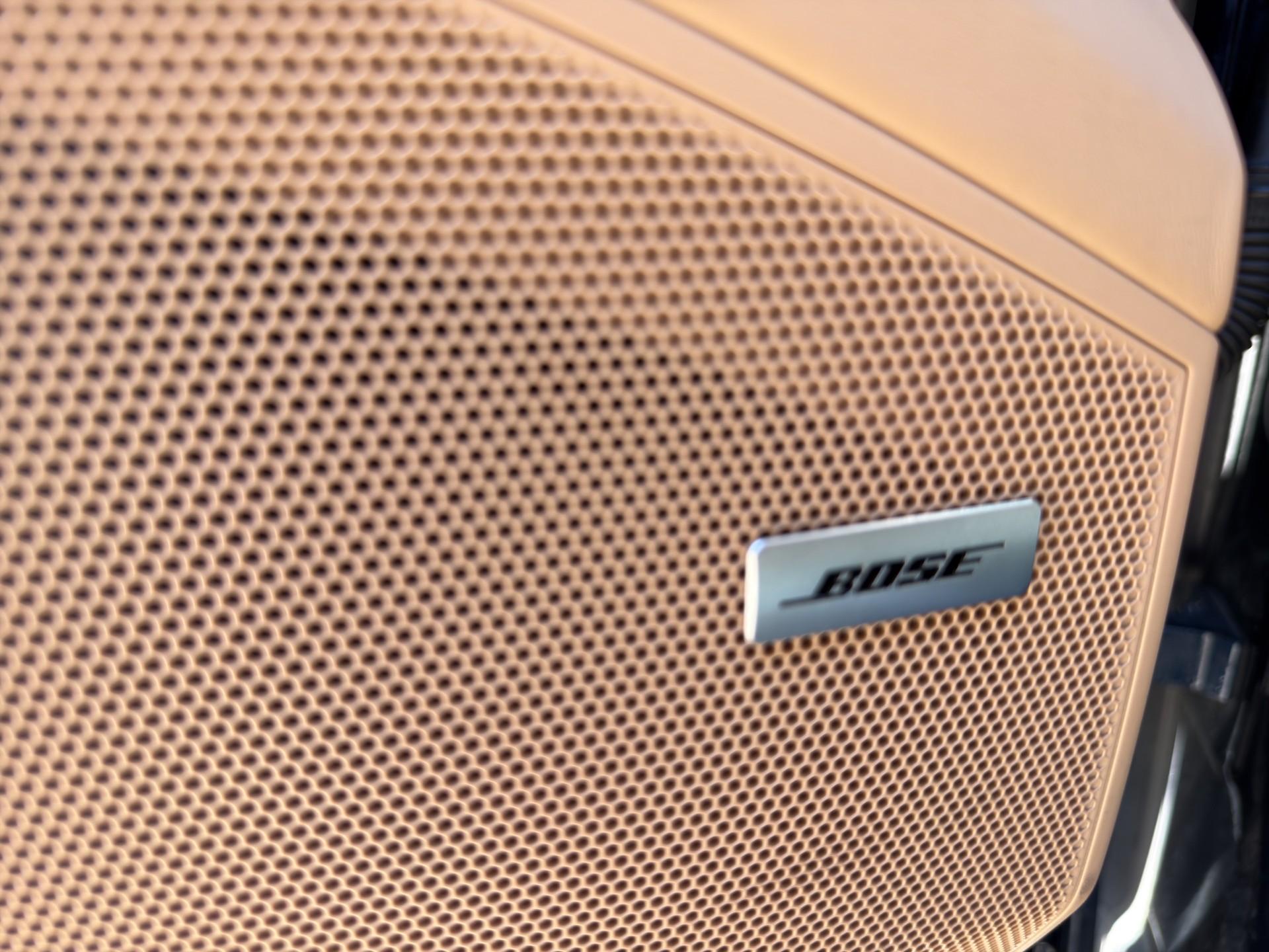 PORSCHE Cayenne 4.0 V8 Turbo E-Hybrid-image-24