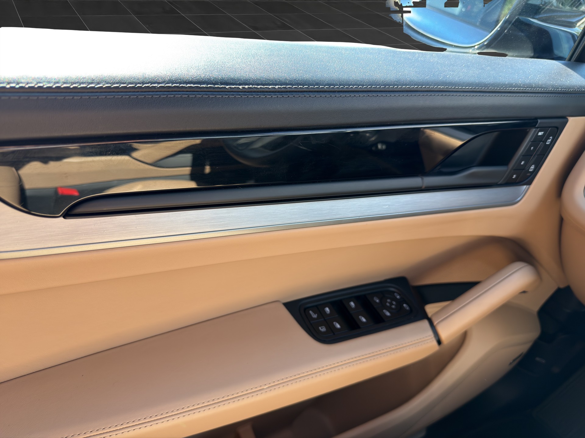 PORSCHE Cayenne 4.0 V8 Turbo E-Hybrid-image-12