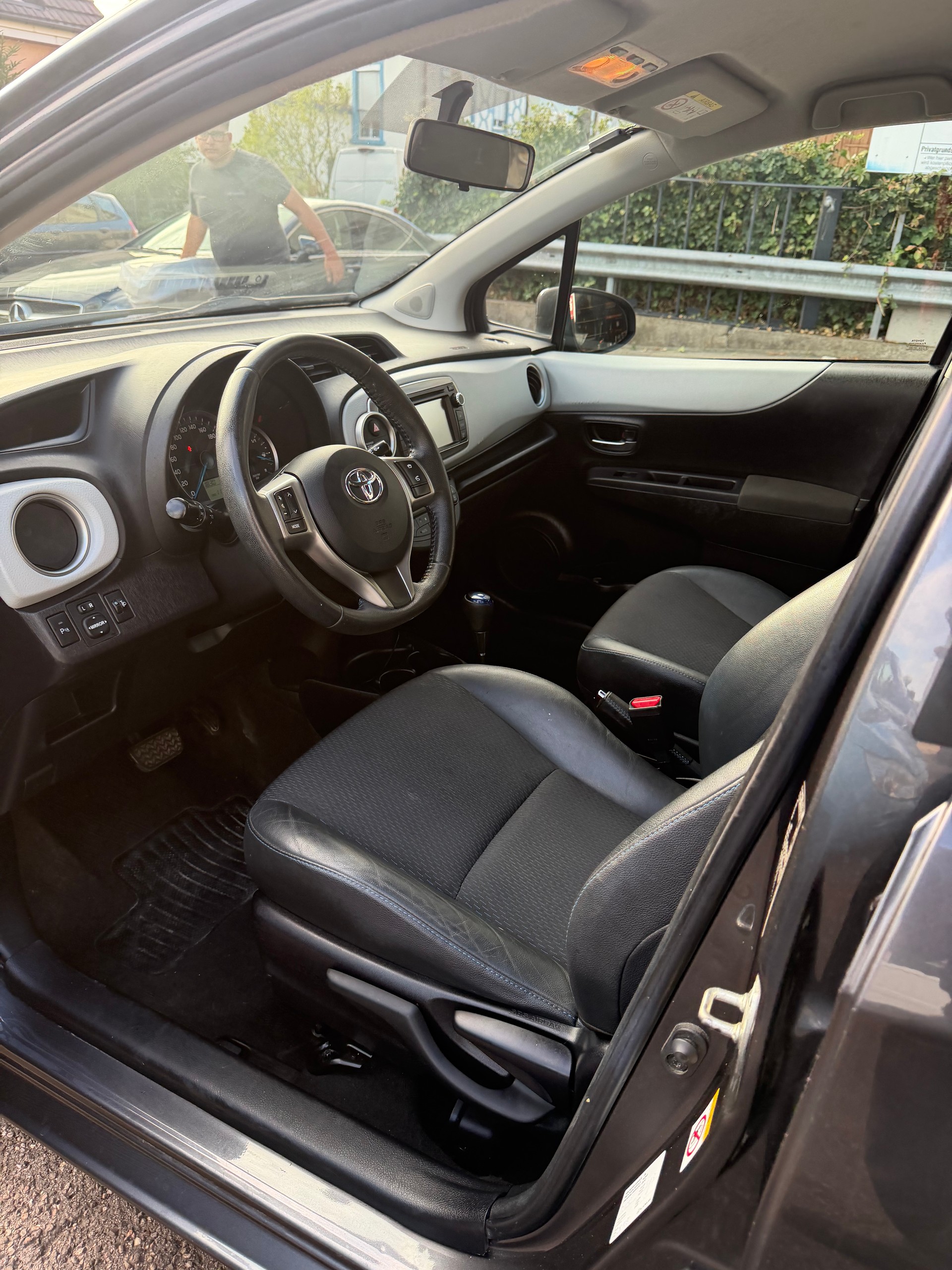 TOYOTA Yaris 1.5 VVT-i Hybrid Sol Premium CVT-image-9