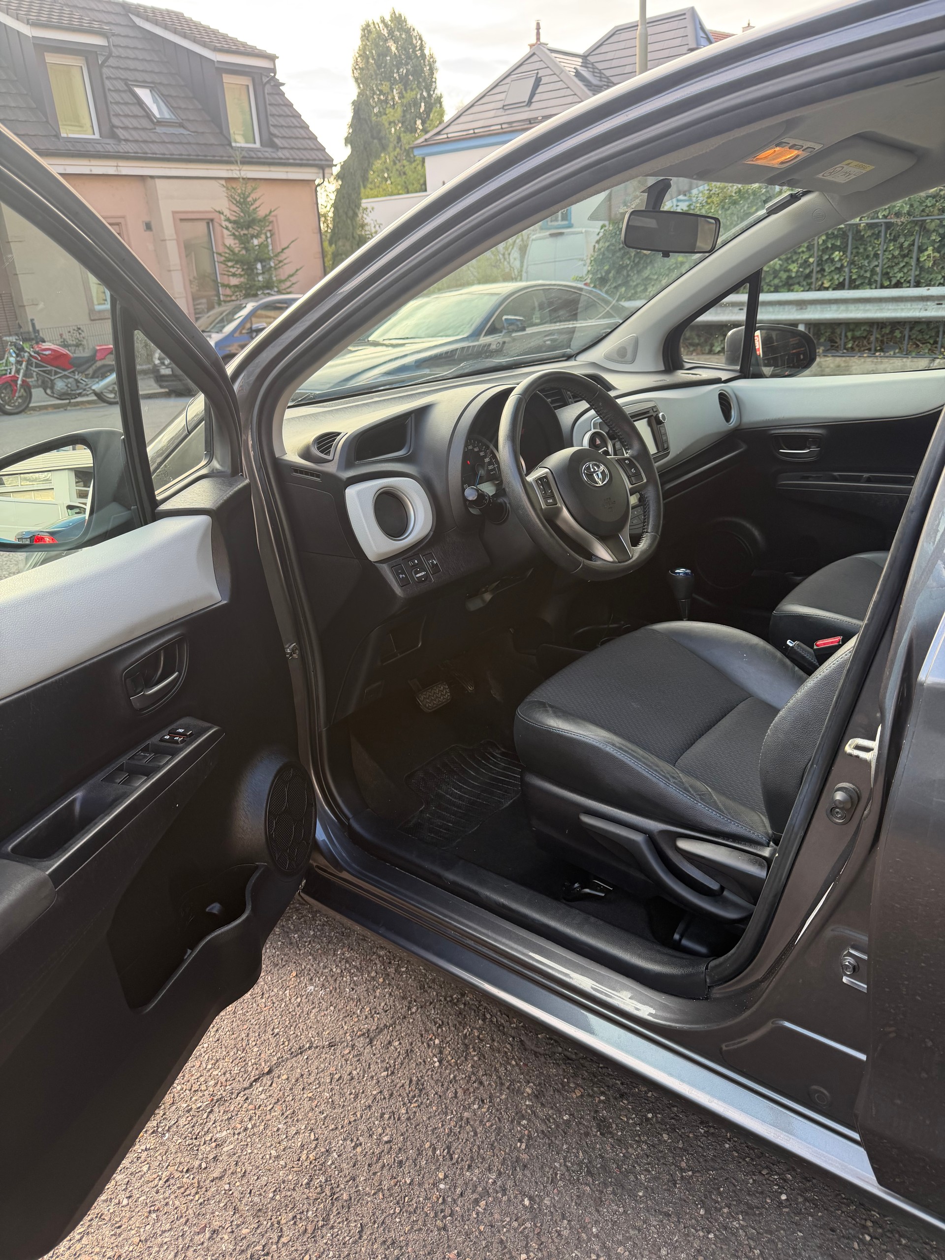 TOYOTA Yaris 1.5 VVT-i Hybrid Sol Premium CVT-image-11