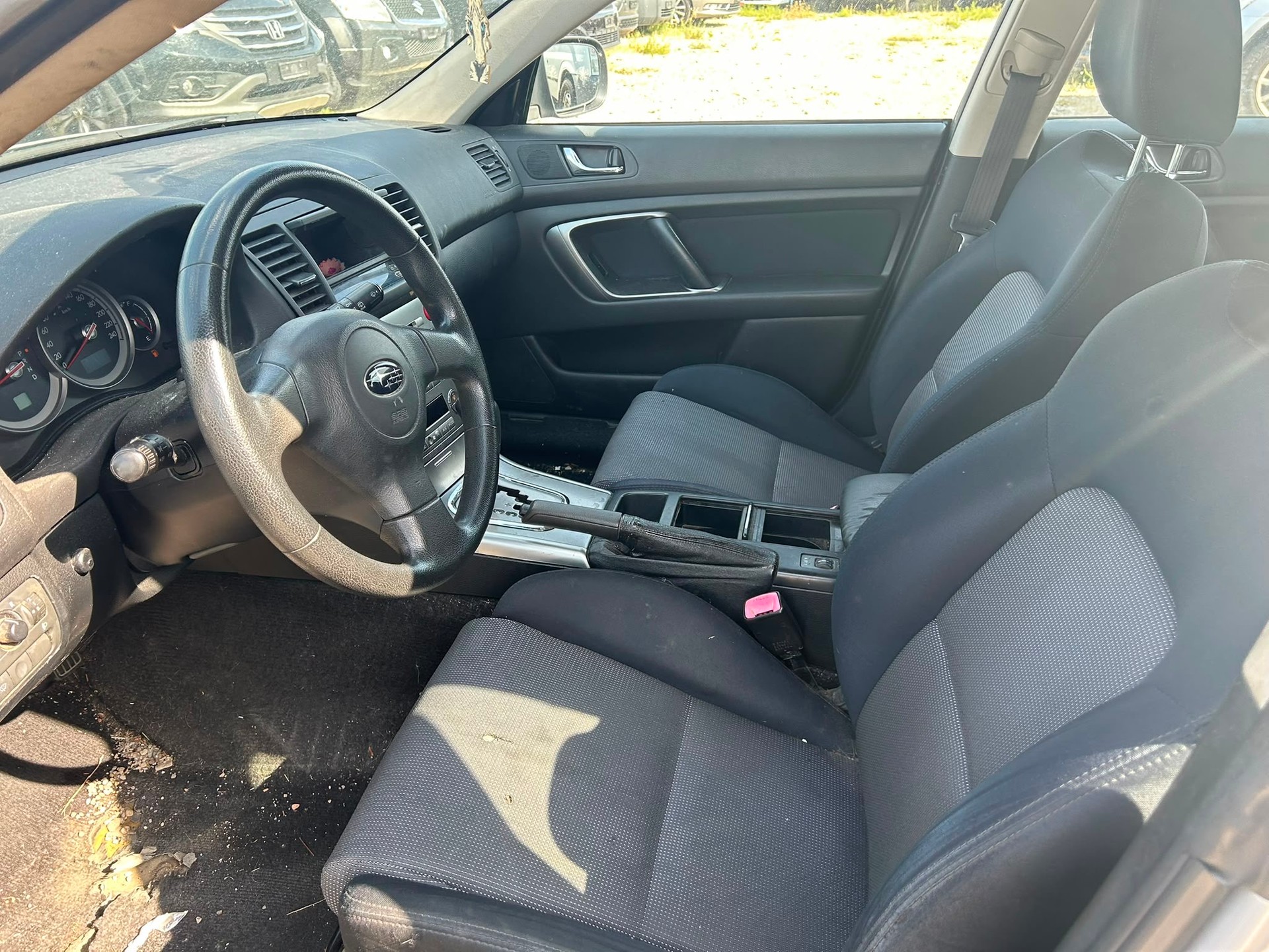SUBARU Legacy 2.0i AWD Swiss-image-8
