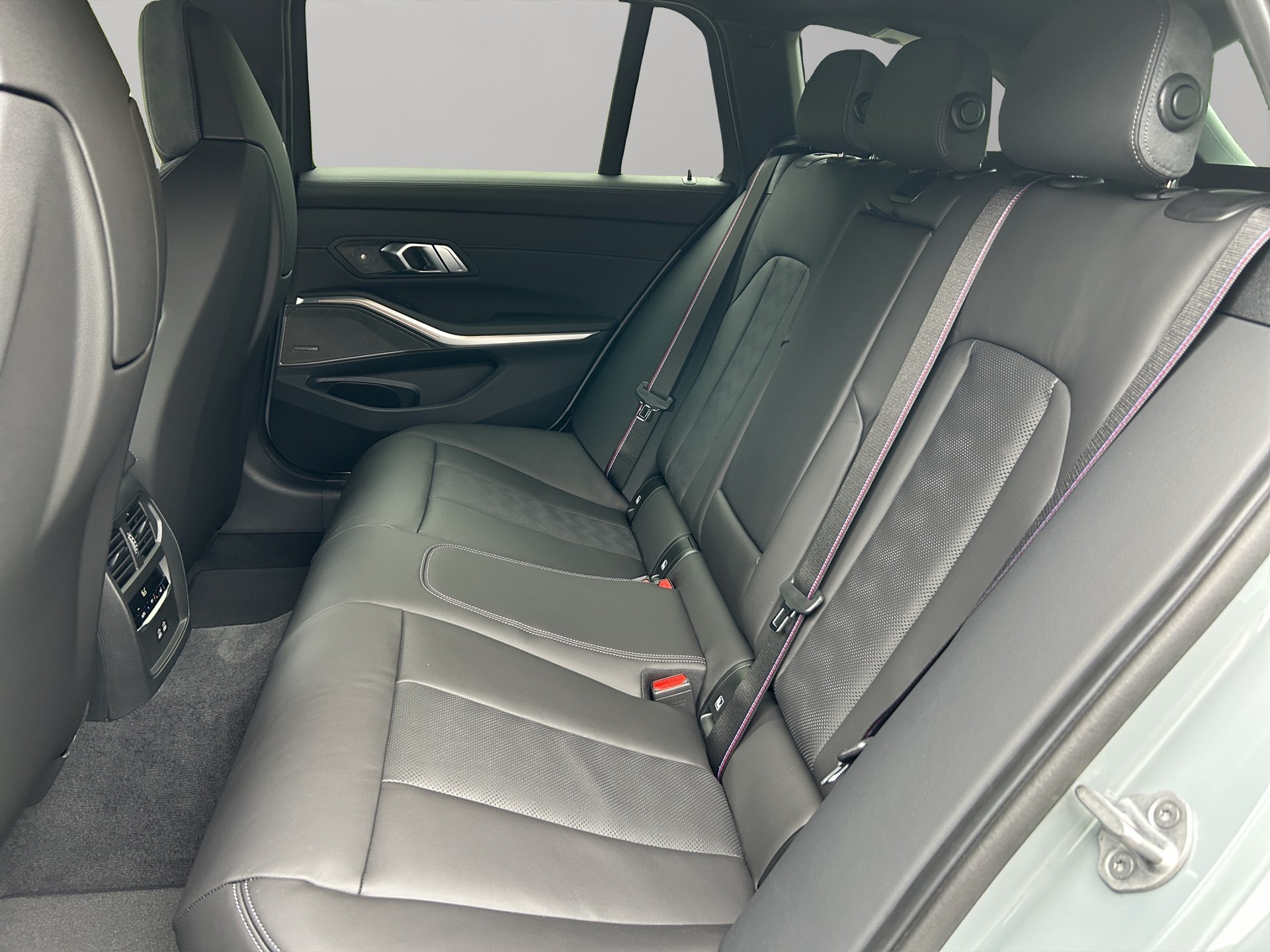 BMW M3 Touring xDrive Competition M-image-16