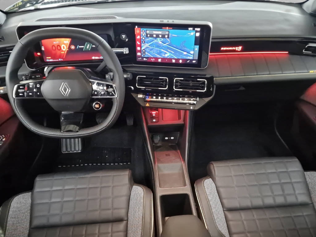 RENAULT R4 E-Tech Comfort Range iconic-image-4