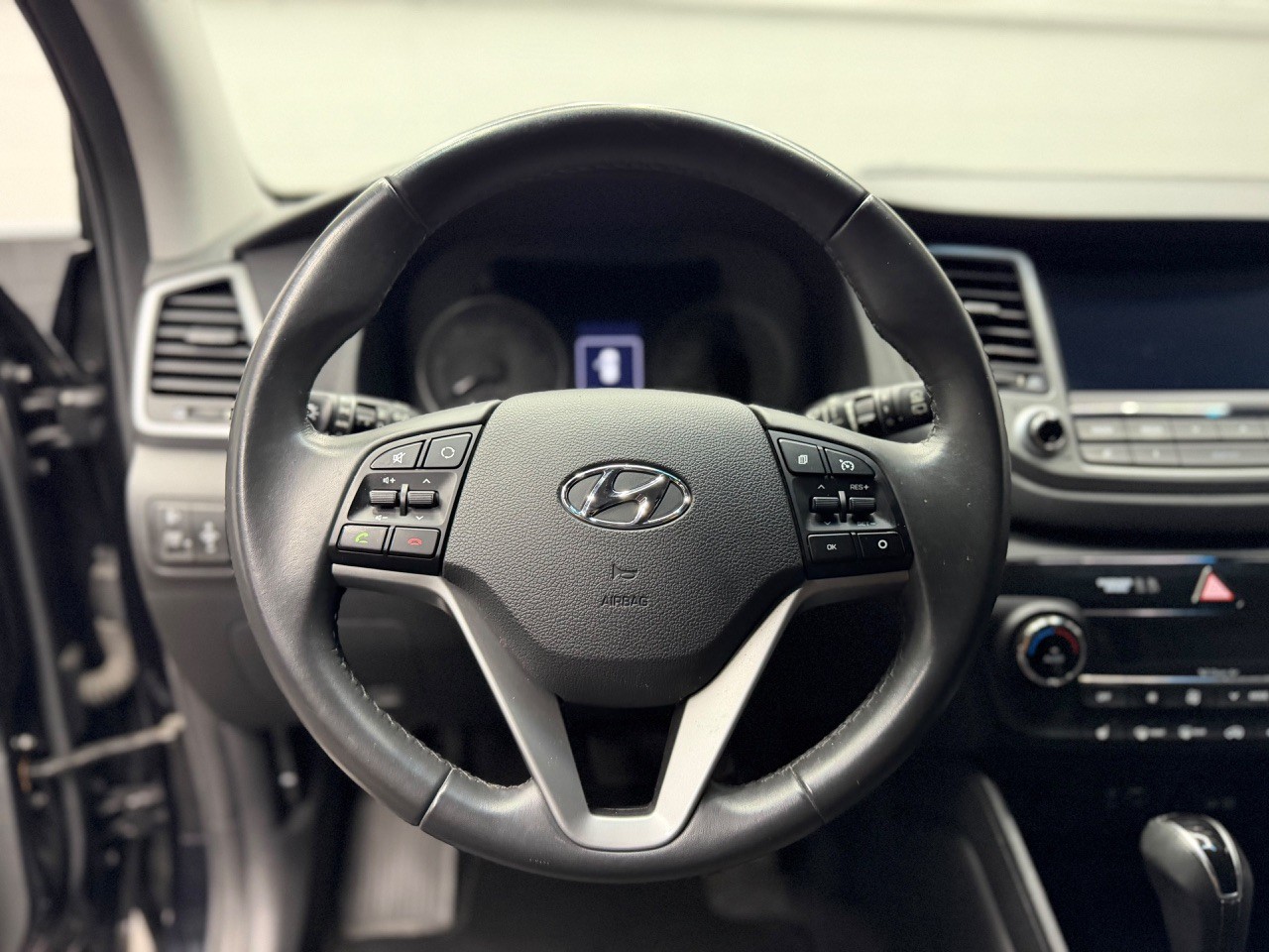 HYUNDAI Tucson 2.0 CRDI Plena 4WD Automatic | Frisch ab MFK | Garantie | Sparsam |Tempomat | Rückfahrkamera-image-14