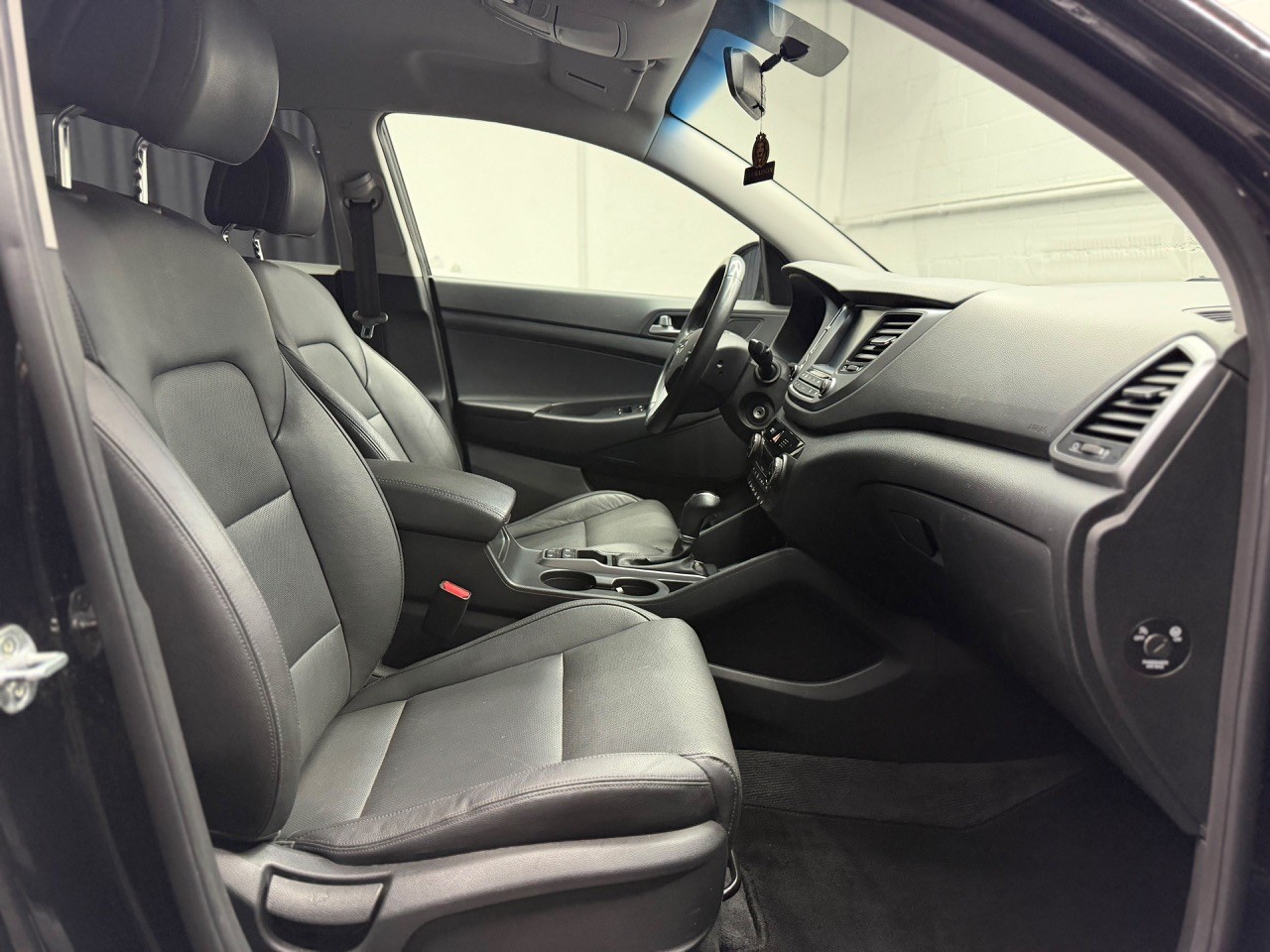 HYUNDAI Tucson 2.0 CRDI Plena 4WD Automatic | Frisch ab MFK | Garantie | Sparsam |Tempomat | Rückfahrkamera-image-24