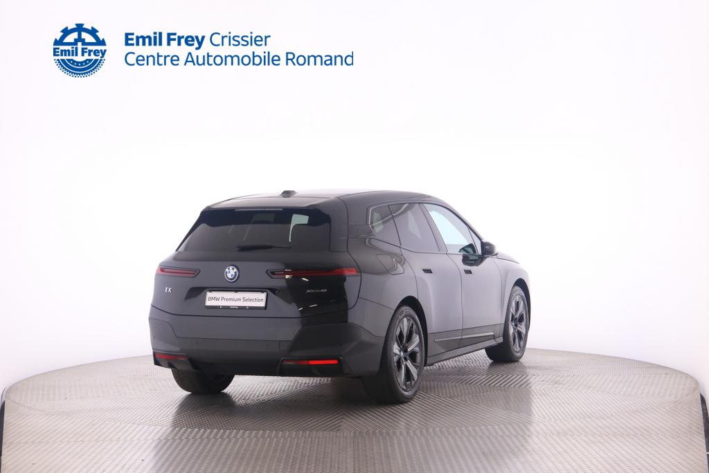 BMW iX xDrive40-image-1
