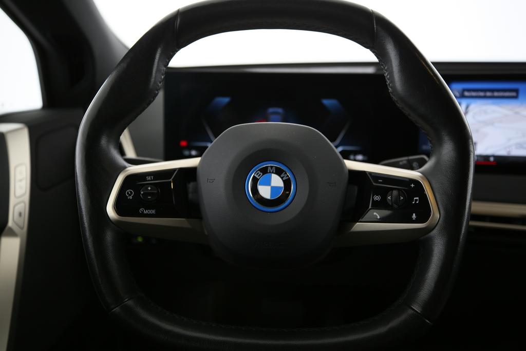 BMW iX xDrive40-image-5