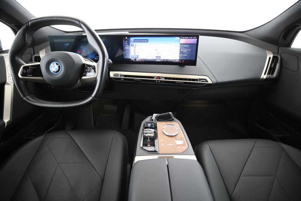 BMW iX xDrive40-image-4