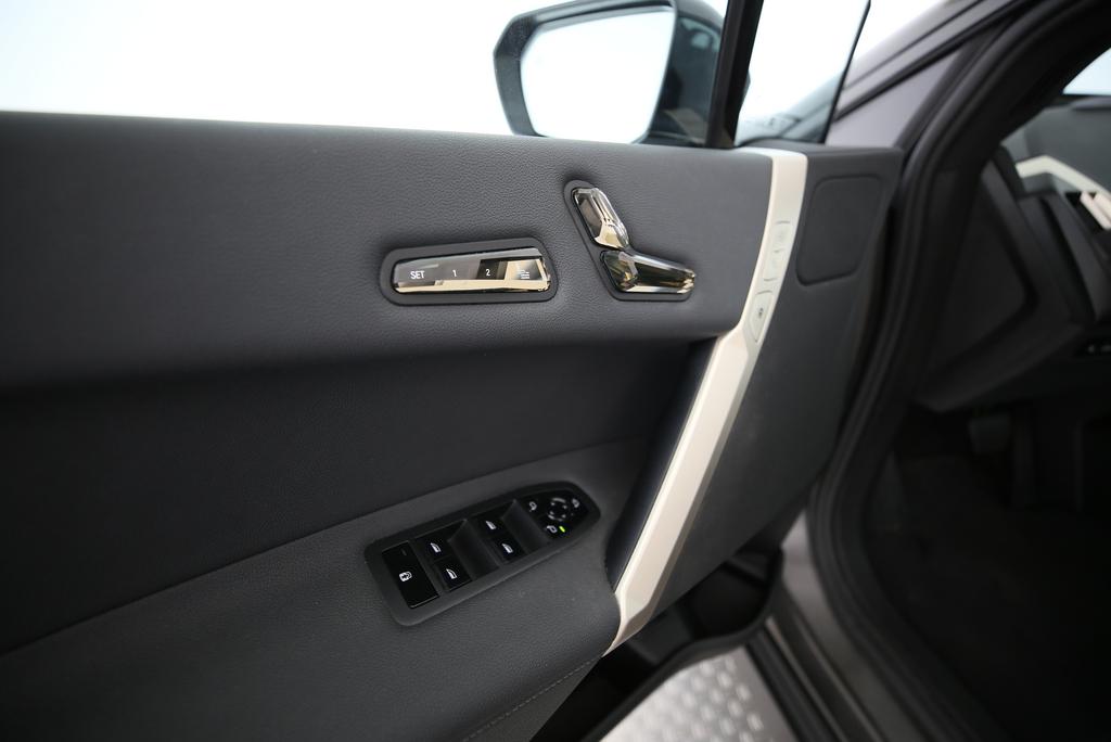 BMW iX xDrive40-image-17