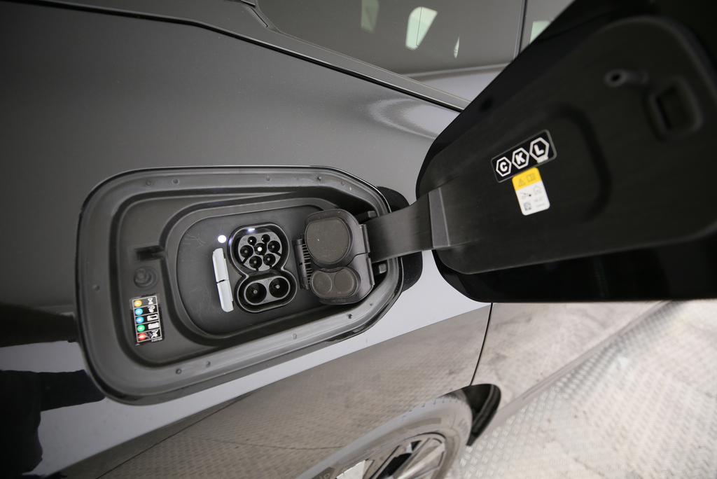 BMW iX xDrive40-image-19