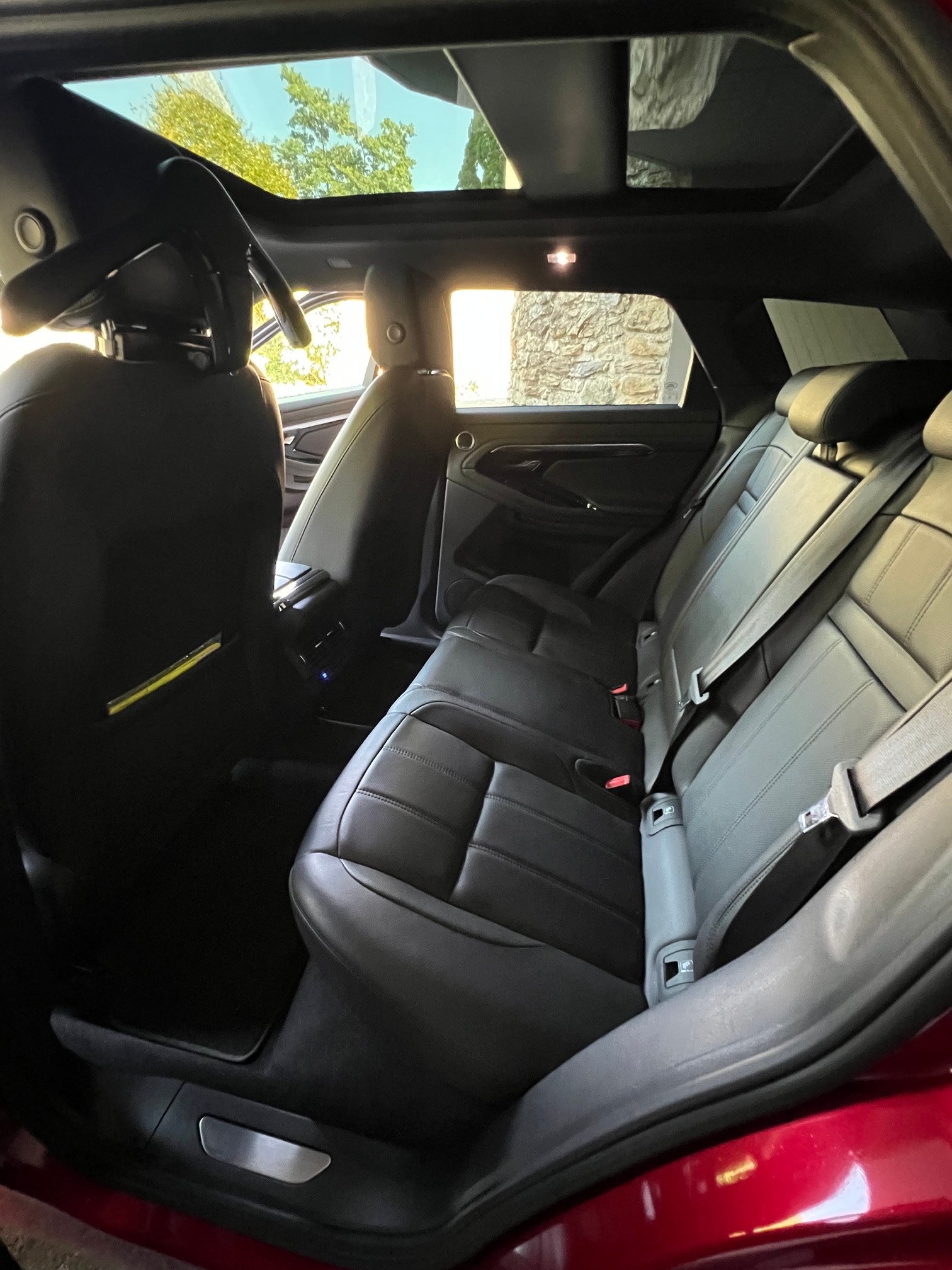 LAND ROVER 1.5 T 300e R-Dynamic SE-image-4