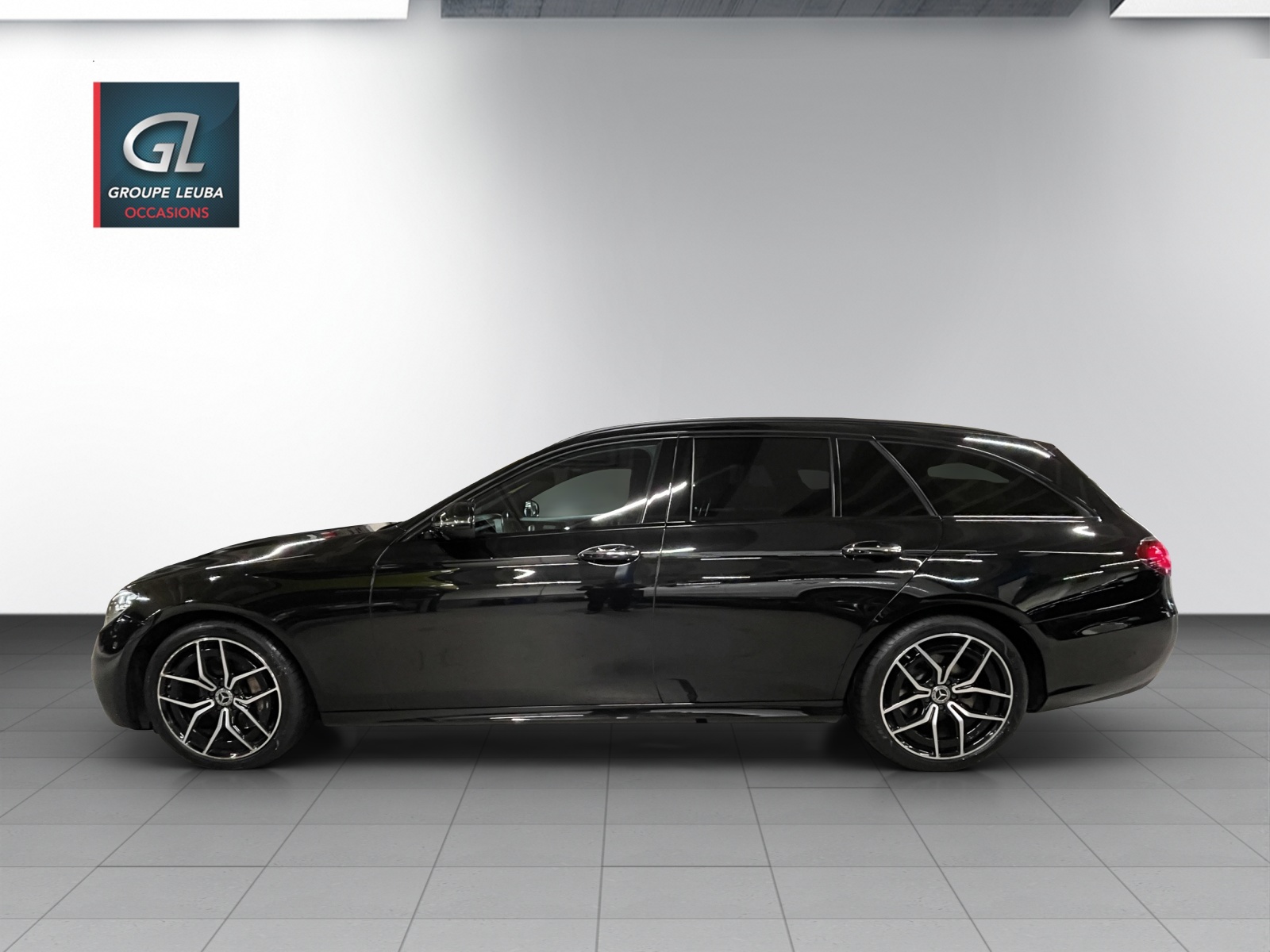 MERCEDES-BENZ E 220 d T 4Matic Swiss Star 9G-Tronic-image-2