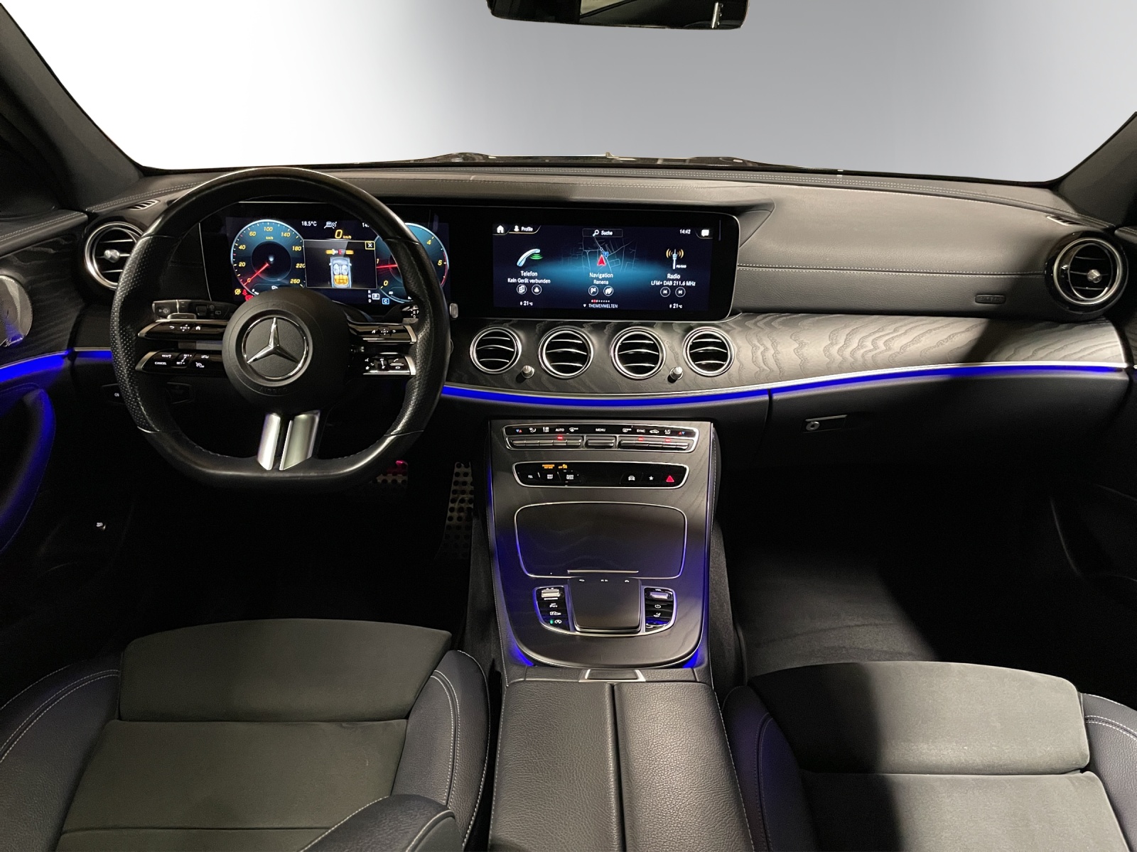 MERCEDES-BENZ E 220 d T 4Matic Swiss Star 9G-Tronic-image-11