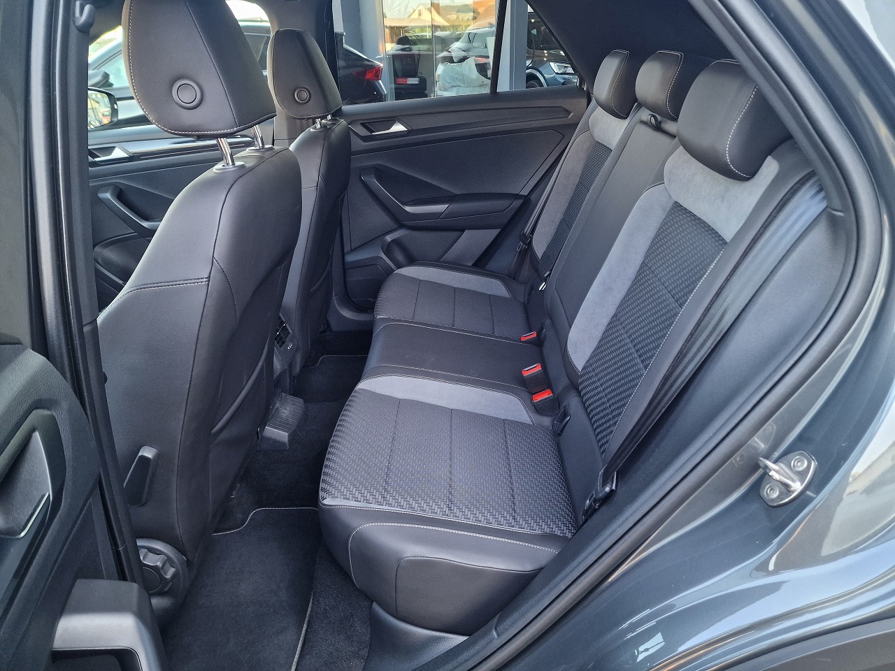 VW T-Roc 1.5 TSI EVO Sport DSG 4Motion-image-11