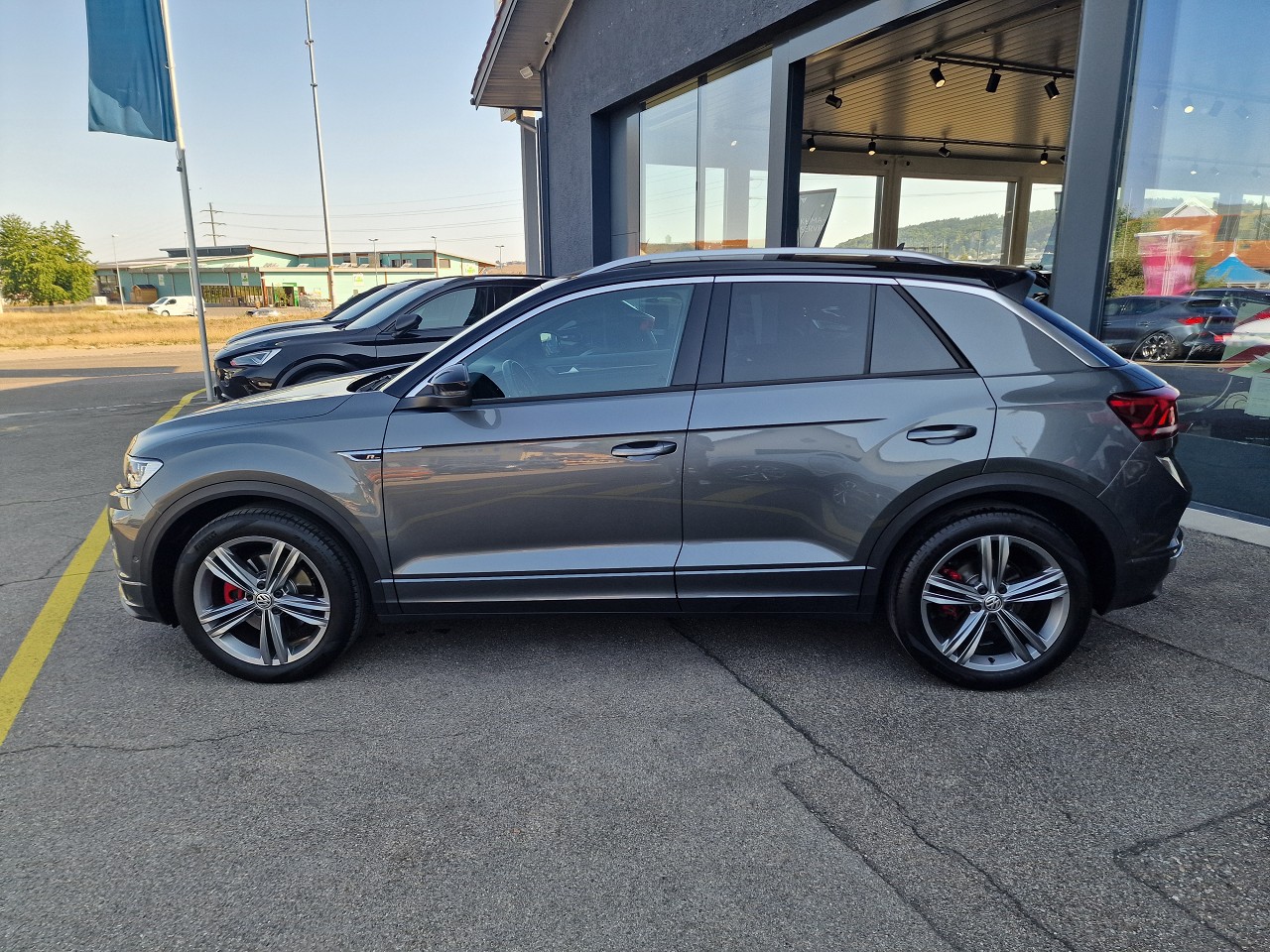 VW T-Roc 1.5 TSI EVO Sport DSG 4Motion-image-2
