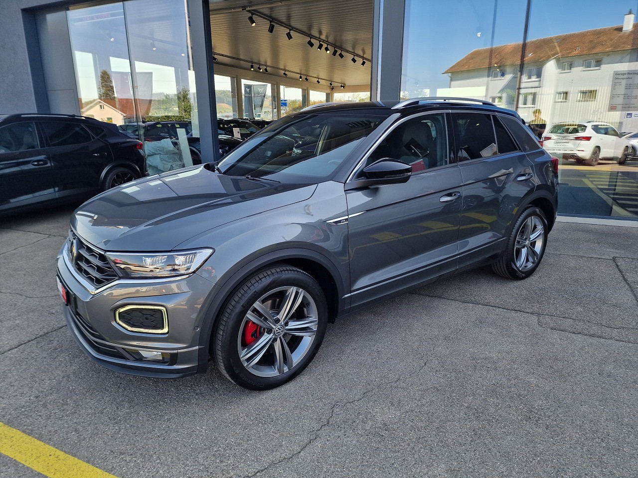 VW T-Roc 1.5 TSI EVO Sport DSG 4Motion-image-1