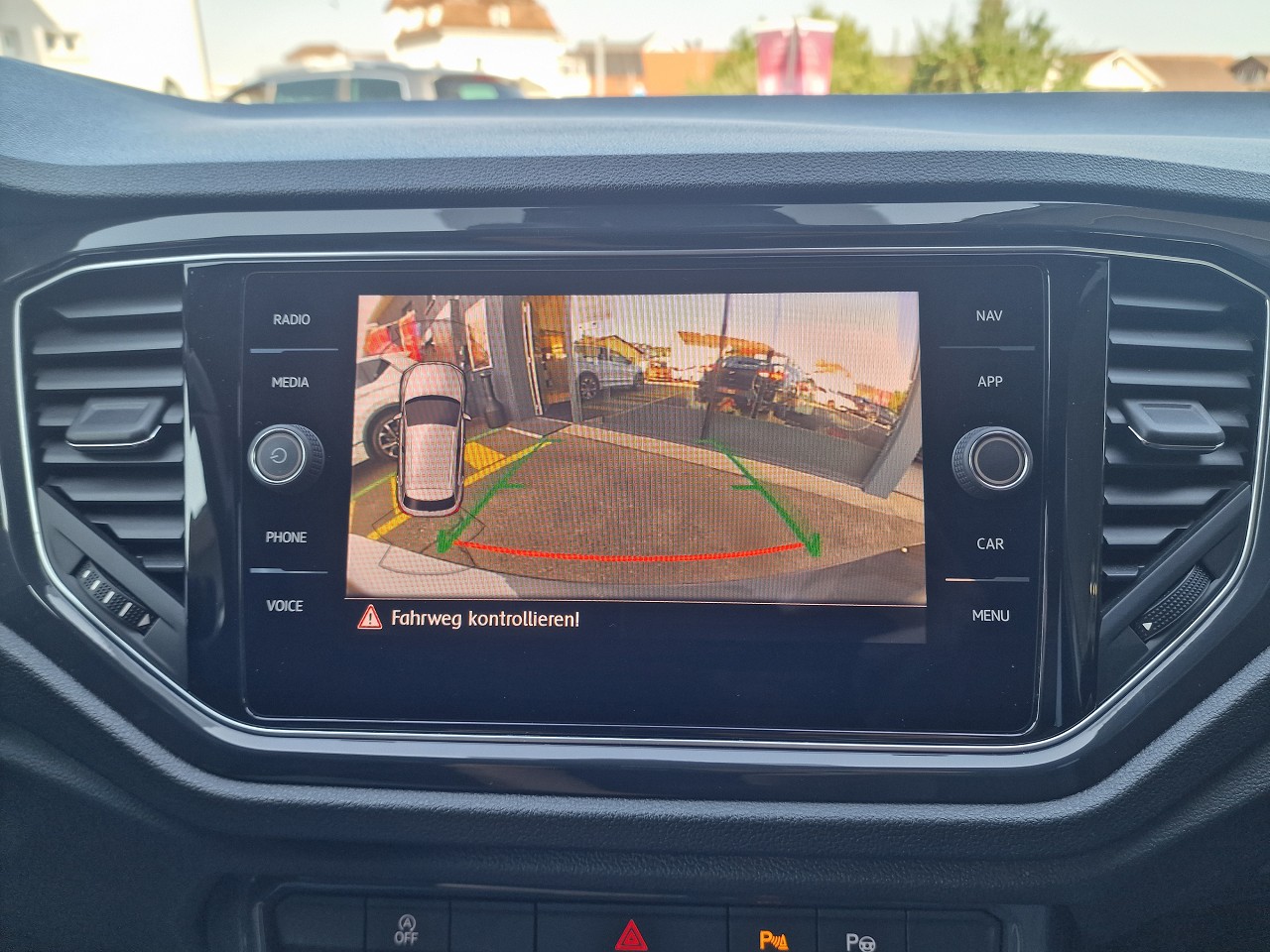 VW T-Roc 1.5 TSI EVO Sport DSG 4Motion-image-24