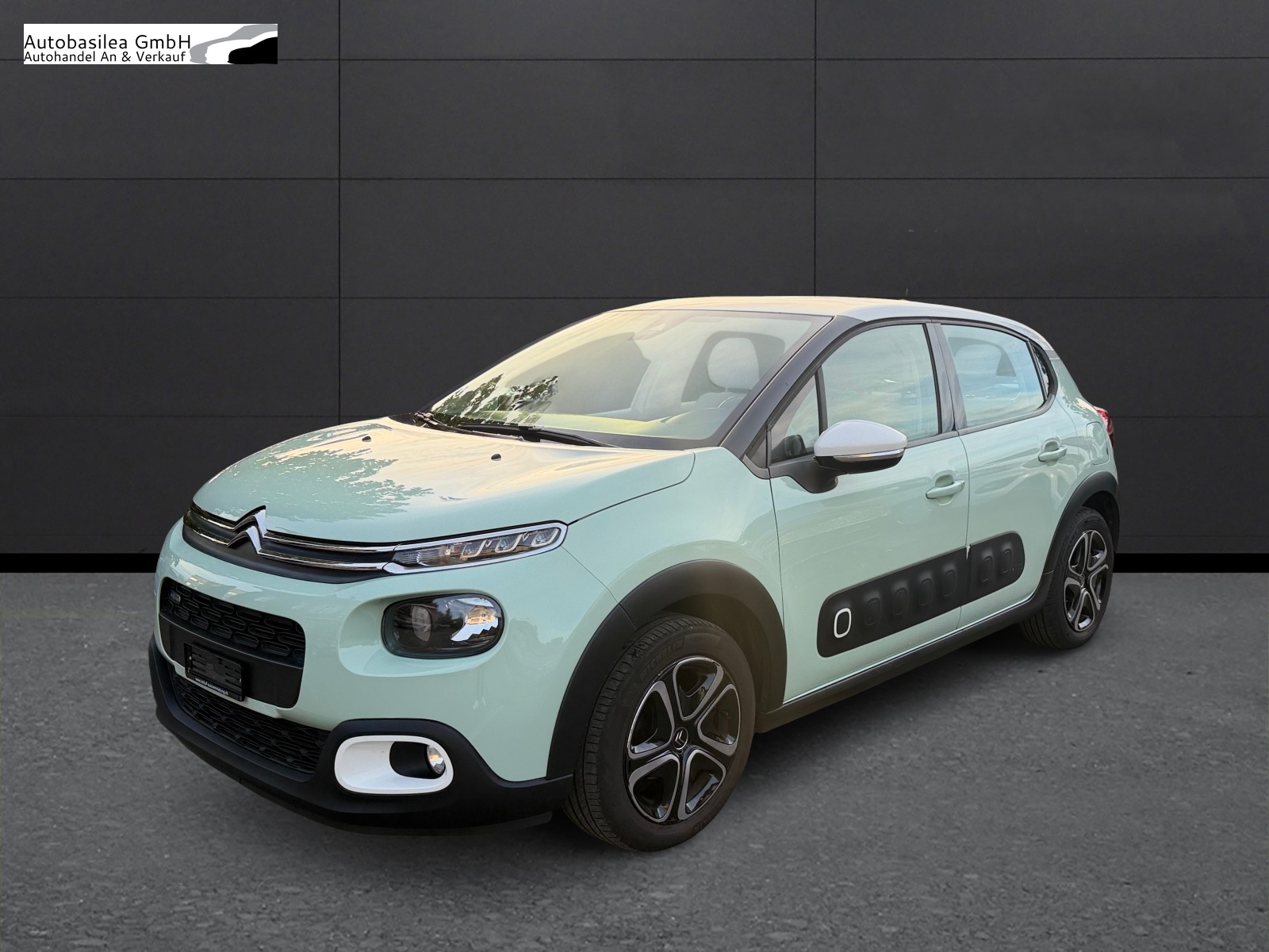 CITROEN C3 1.2i PureTech Shine-image-1