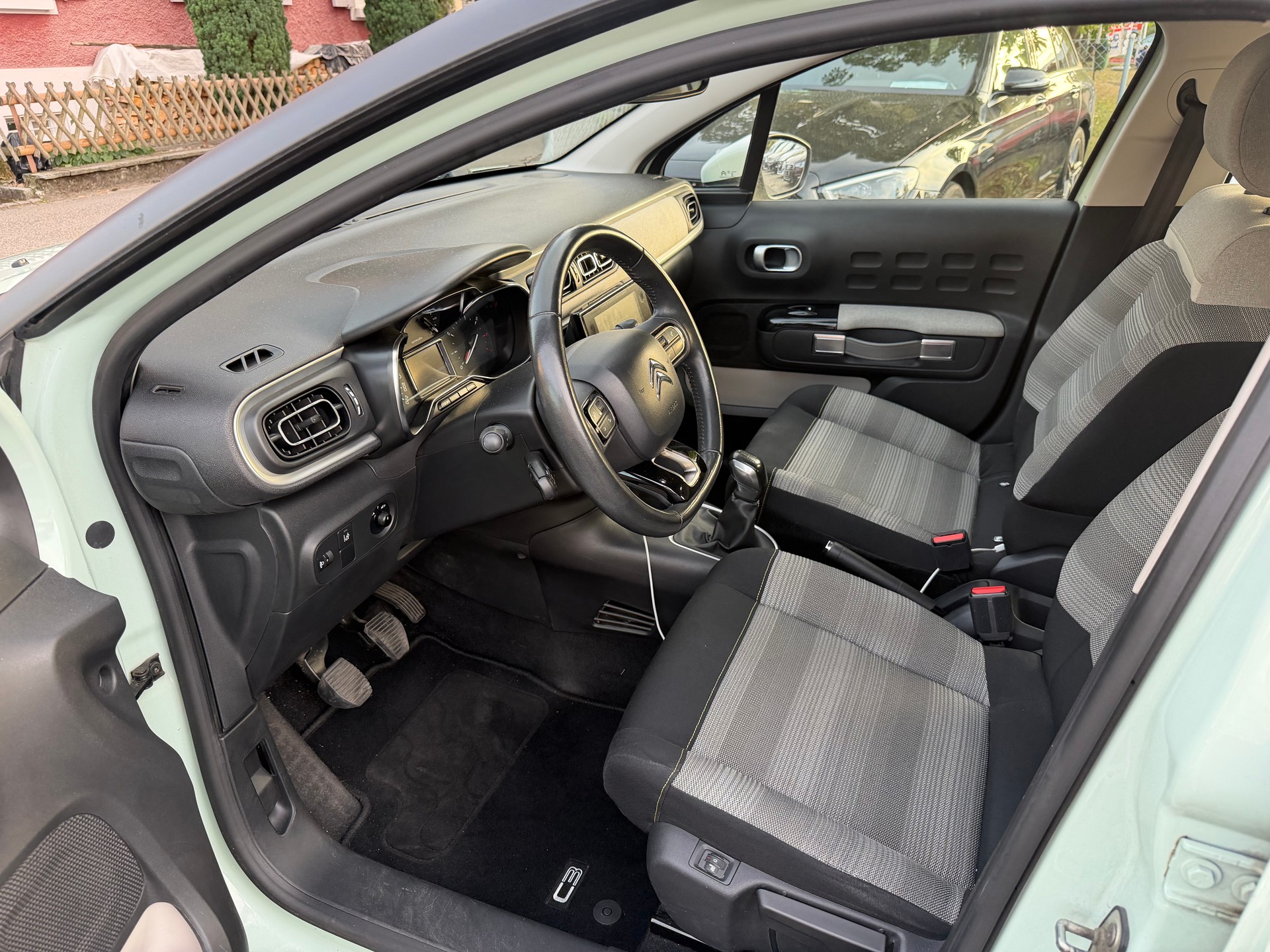 CITROEN C3 1.2i PureTech Shine-image-7