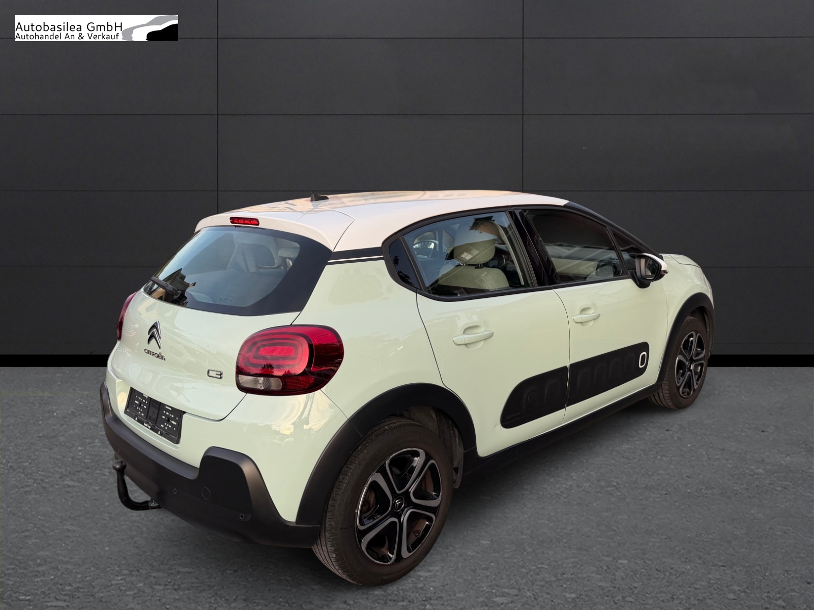 CITROEN C3 1.2i PureTech Shine-image-4