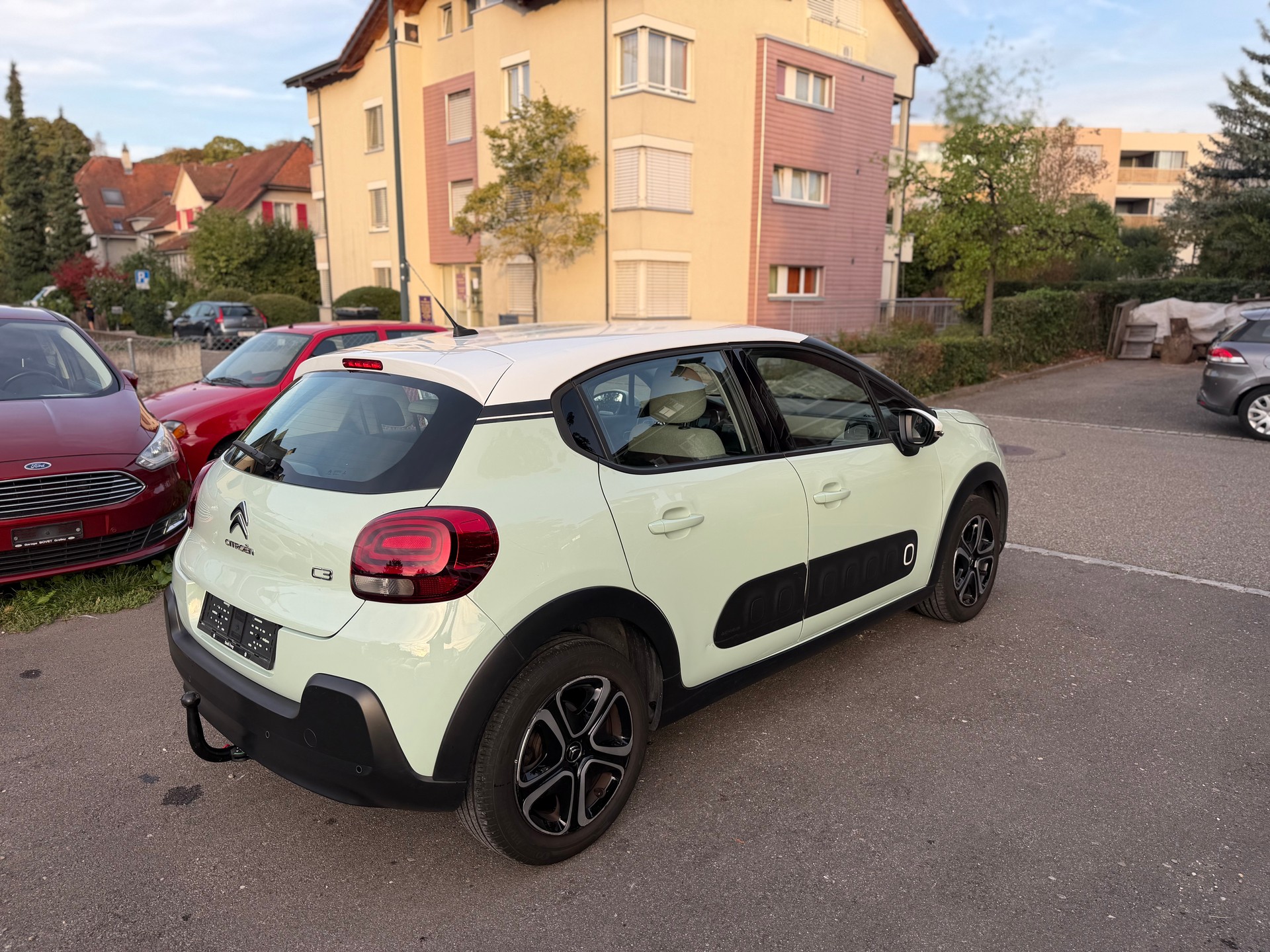 CITROEN C3 1.2i PureTech Shine-image-4