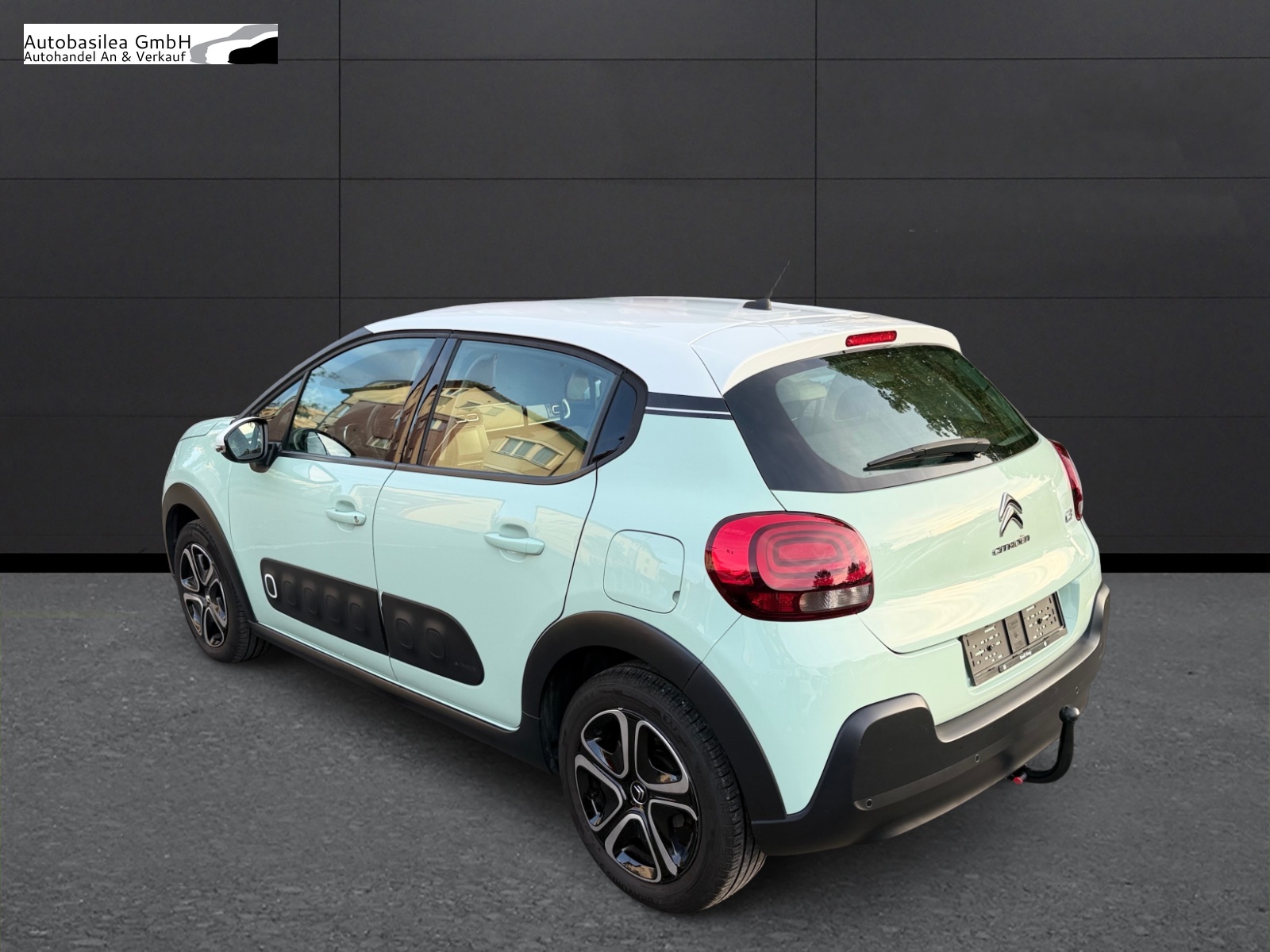 CITROEN C3 1.2i PureTech Shine-image-2