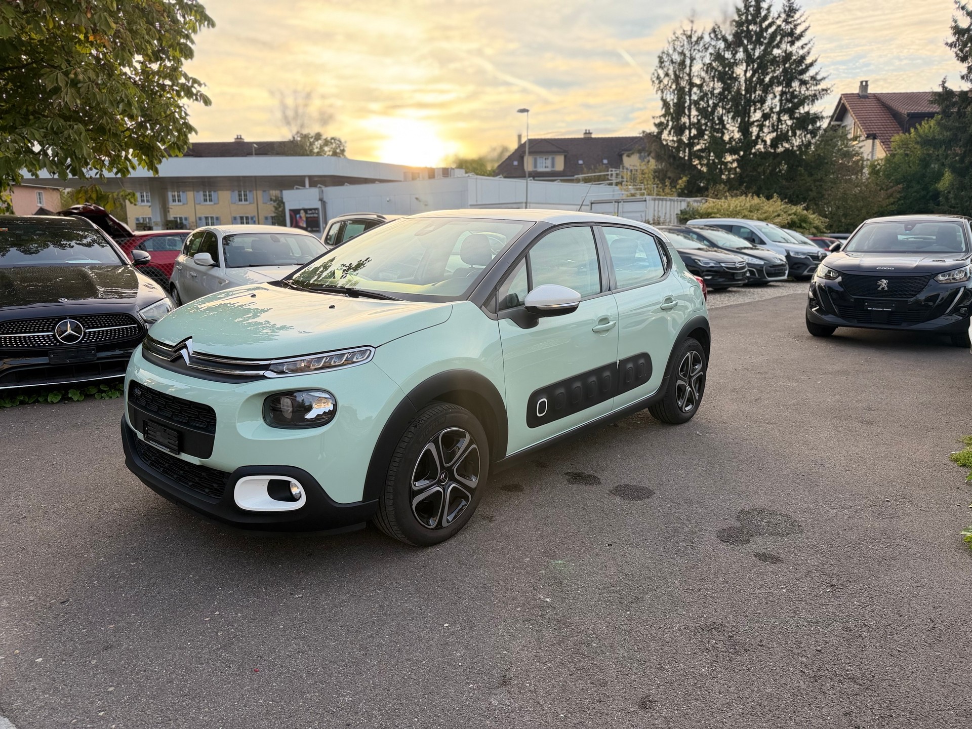 CITROEN C3 1.2i PureTech Shine-image-1