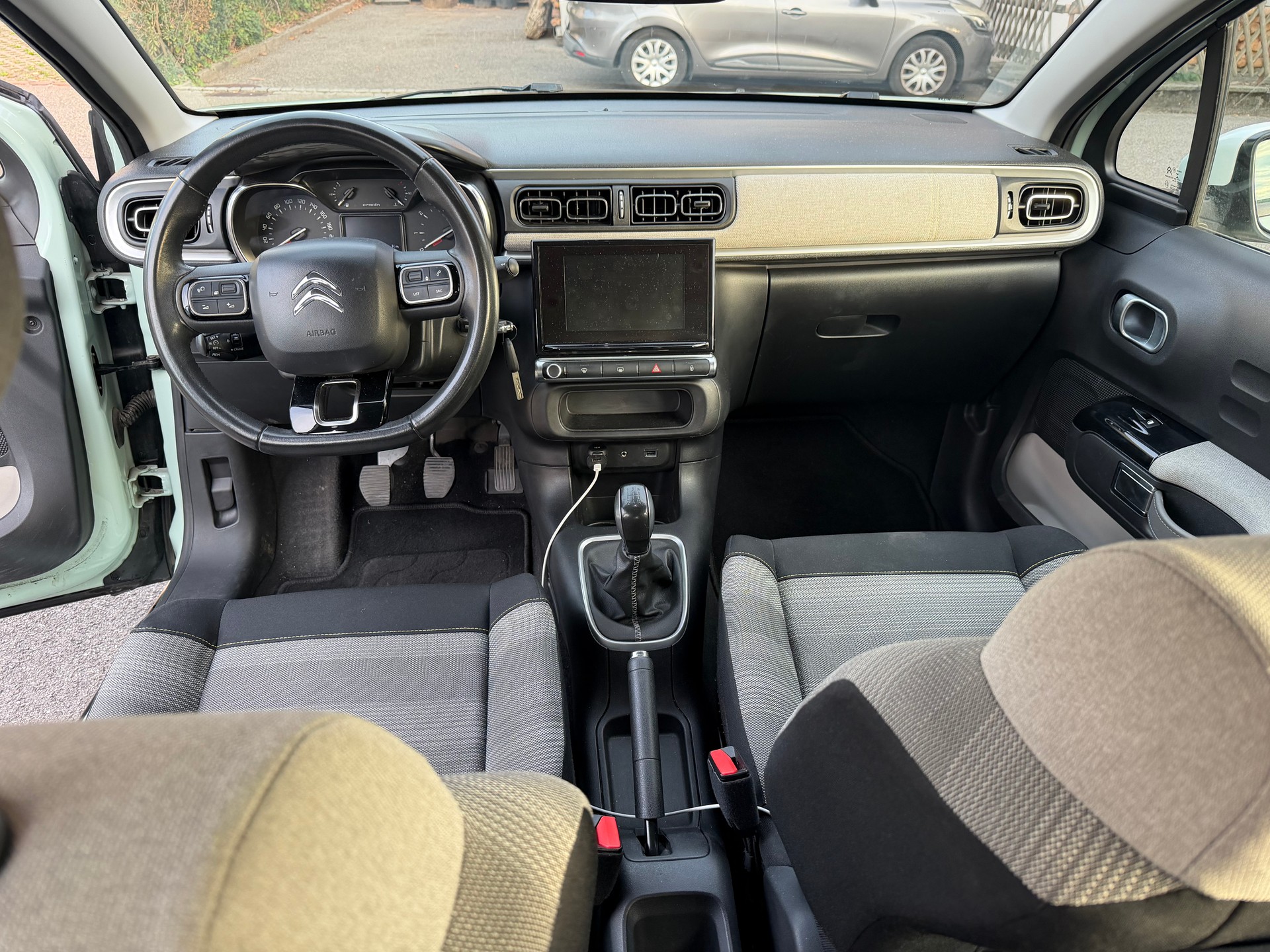 CITROEN C3 1.2i PureTech Shine-image-8
