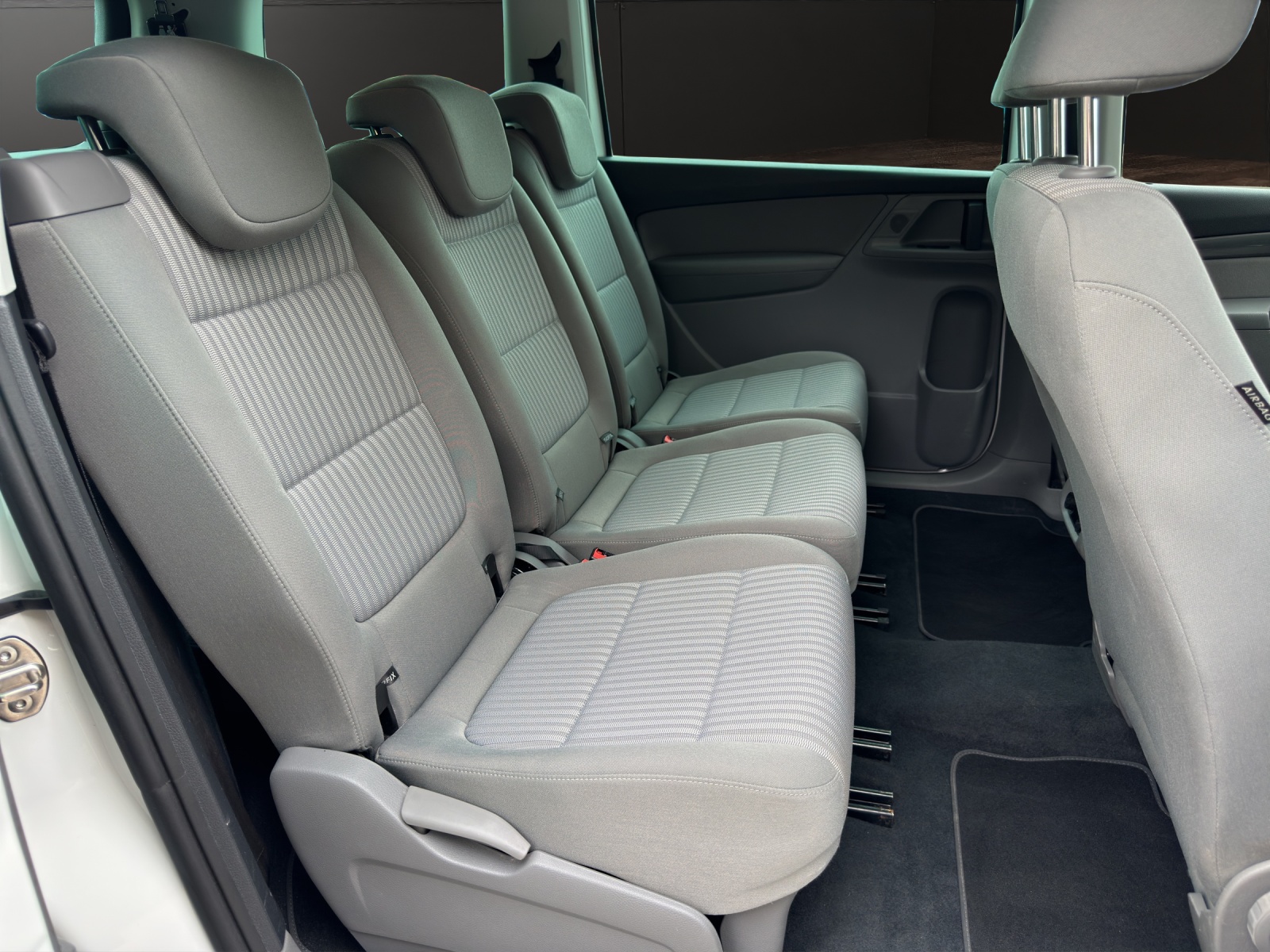 SEAT Alhambra 2.0 TDI 140 EcoM Reference-image-13
