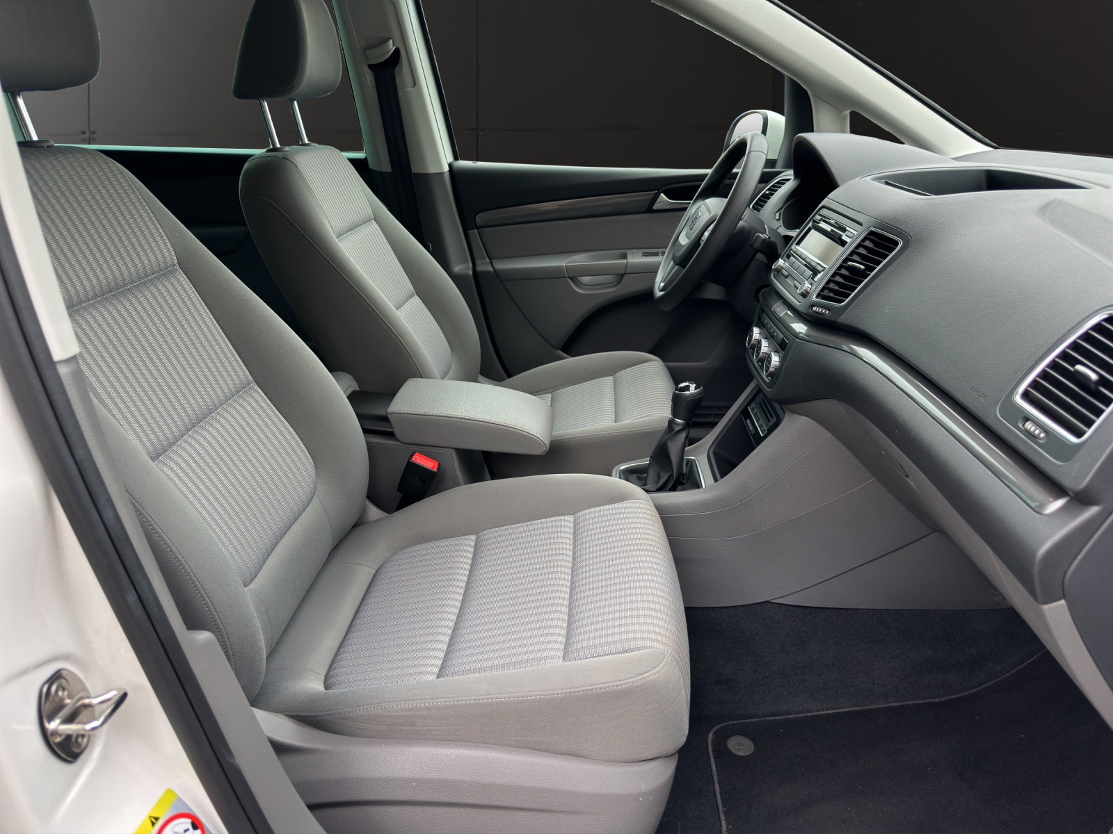 SEAT Alhambra 2.0 TDI 140 EcoM Reference-image-14