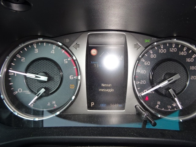 TOYOTA Hilux 2.4D-4D Comfort Double Cab 4x4 A-image-6