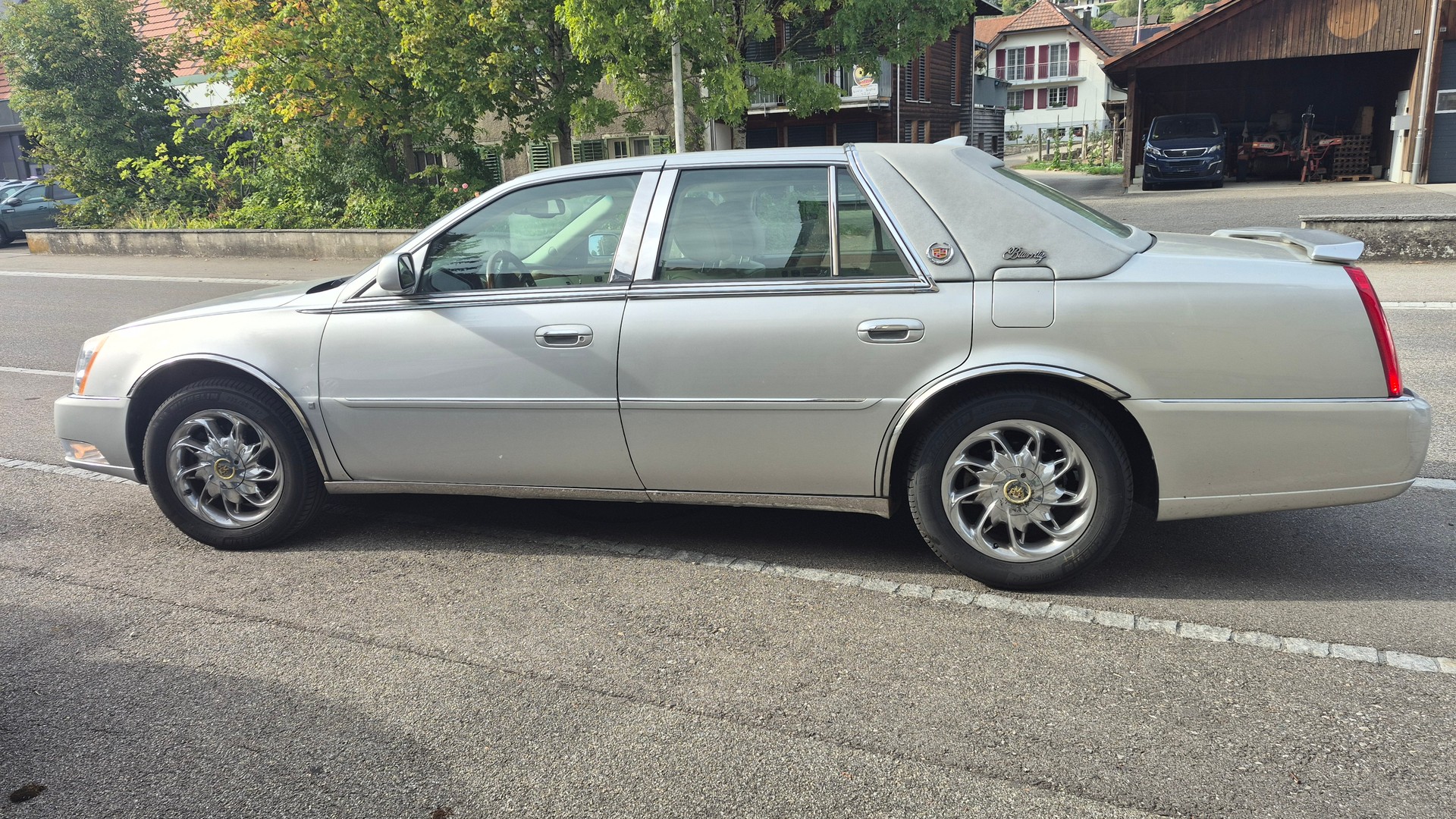 CADILLAC PLATINUM-image-7
