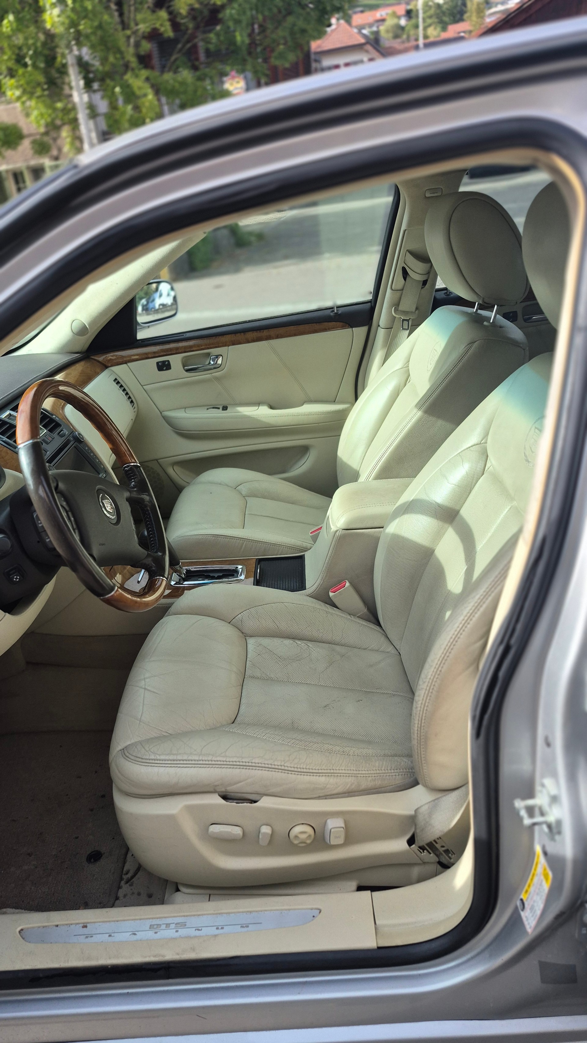 CADILLAC PLATINUM-image-14