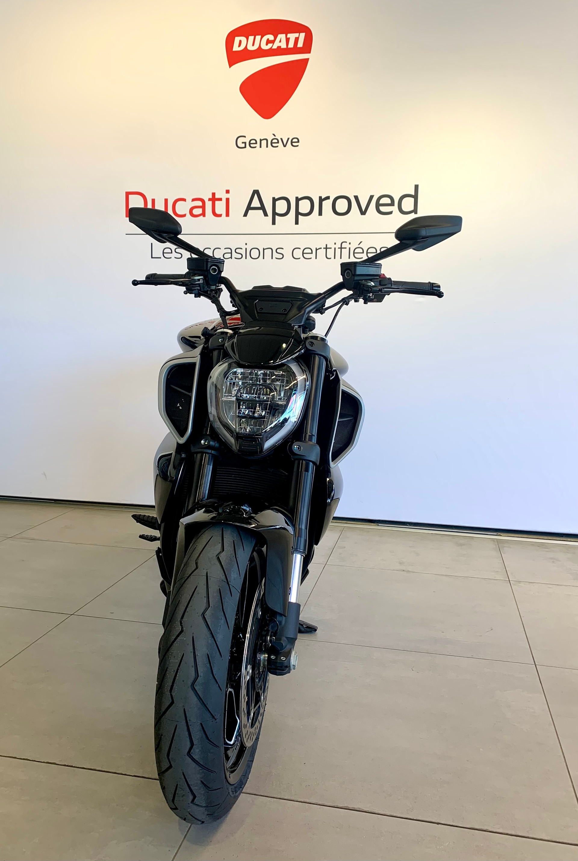 DUCATI Diavel V4-showroom-element-2