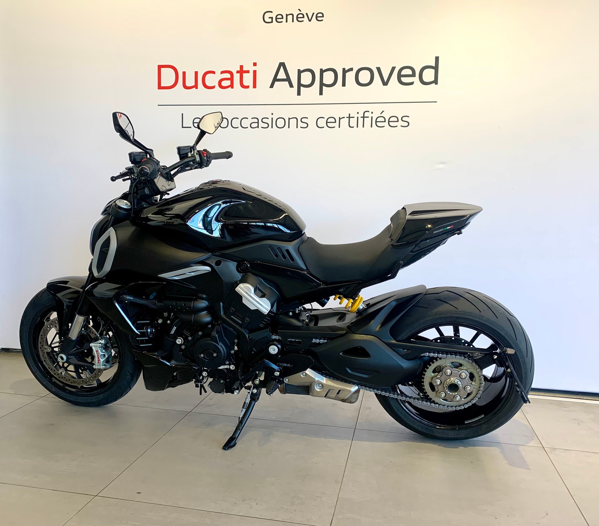 DUCATI Diavel V4-showroom-element-1