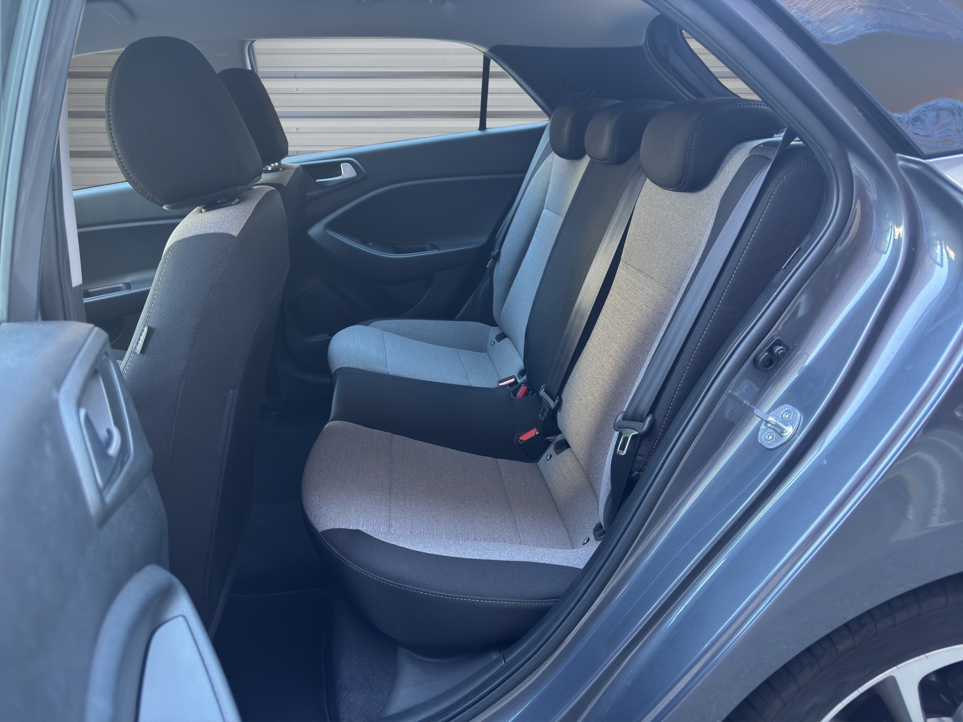 HYUNDAI i20 1.4 Amplia Automatic-image-11