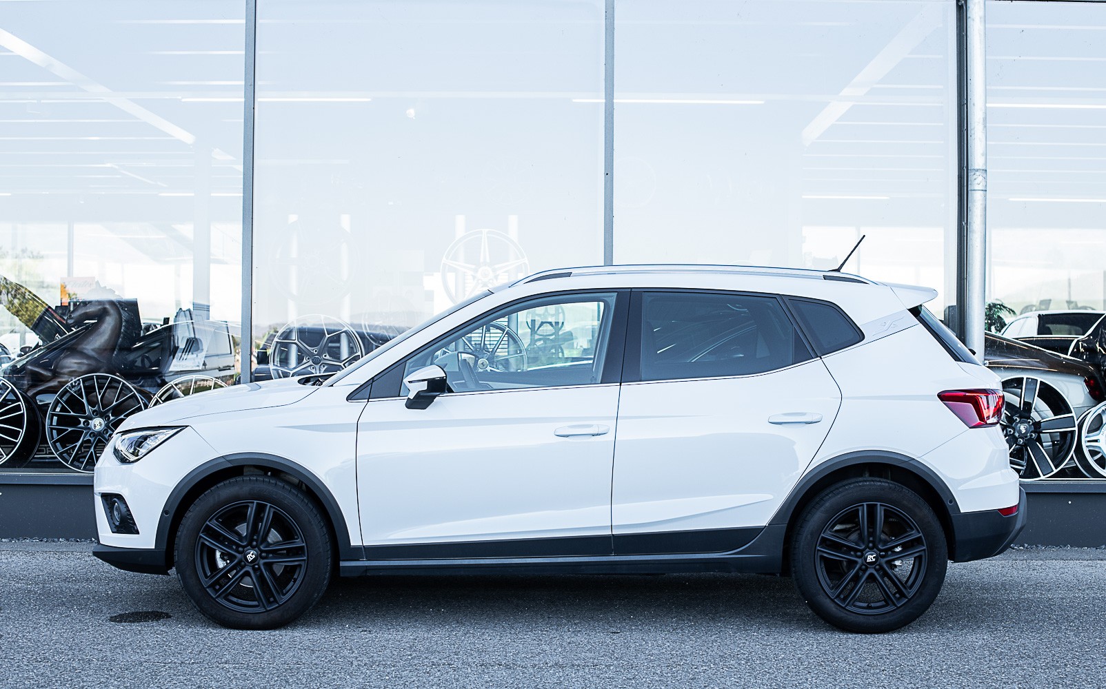 SEAT Arona 1.0TSI SWISS FR-image-0