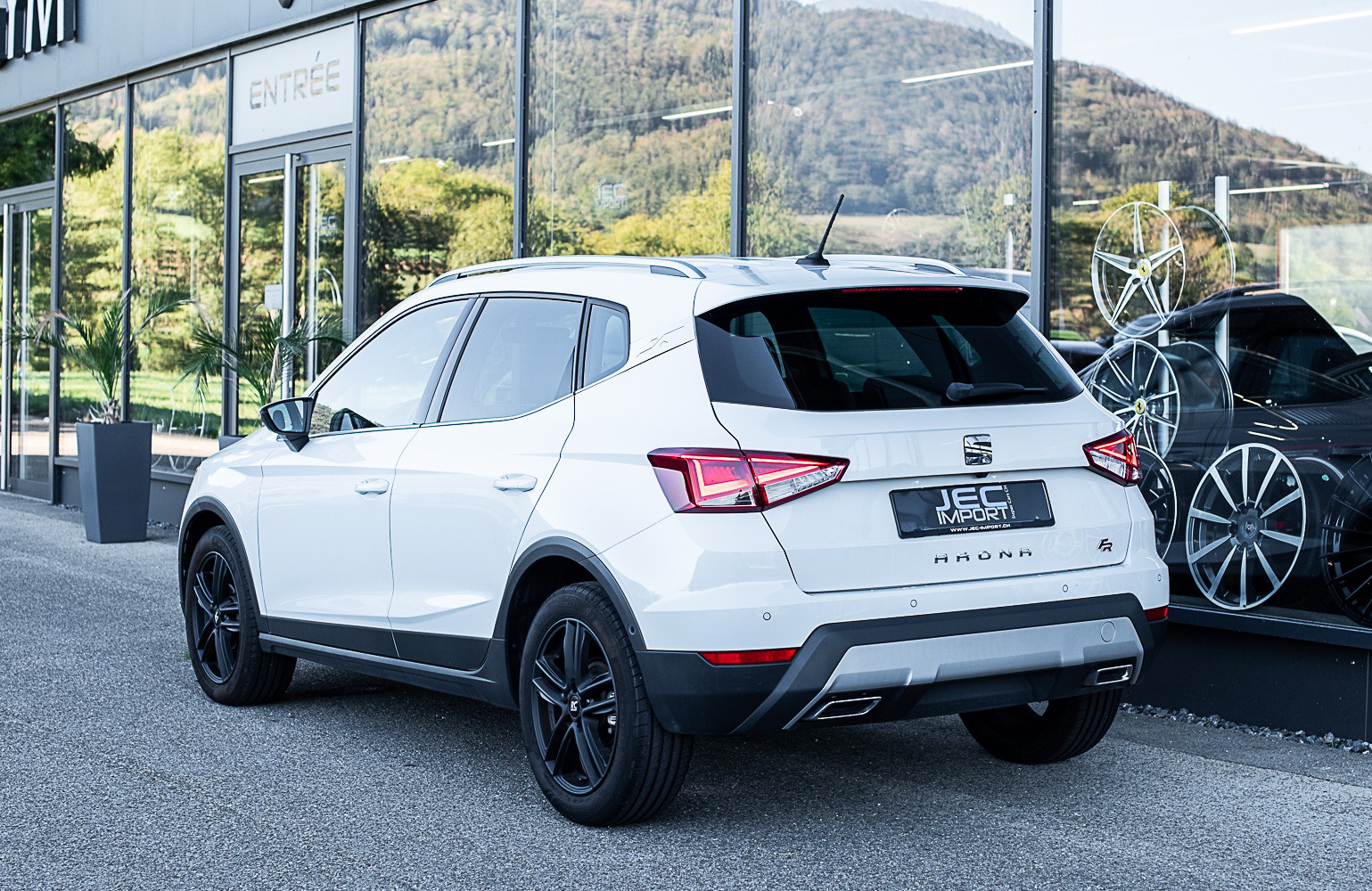 SEAT Arona 1.0TSI SWISS FR-image-3