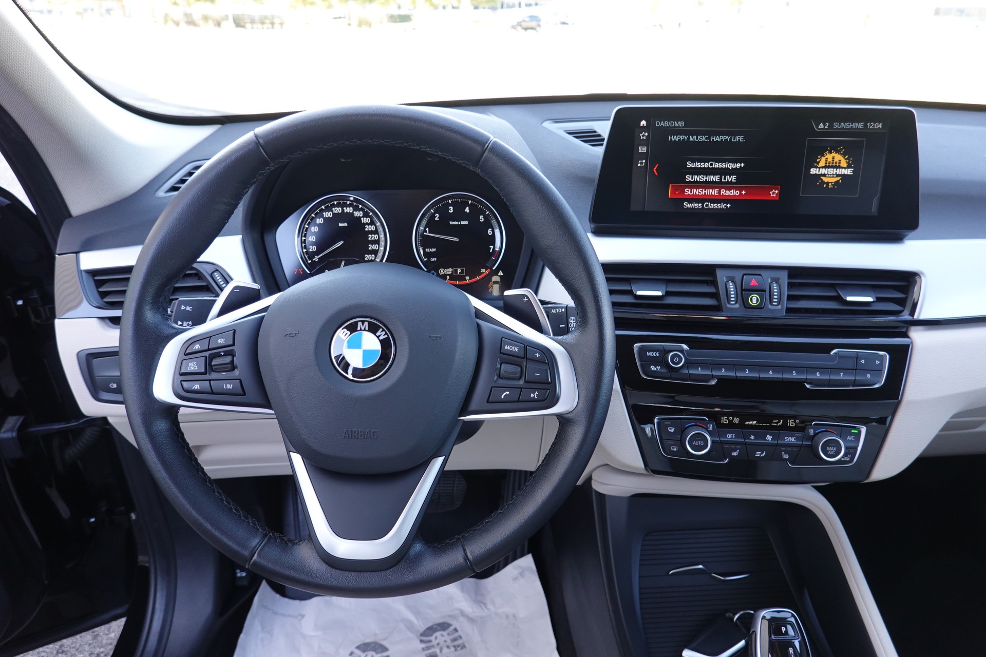 BMW X1 XDRIVE -20i - "ESSENTIAL EDITION" - STEPTRONIC - 178 PS-image-10