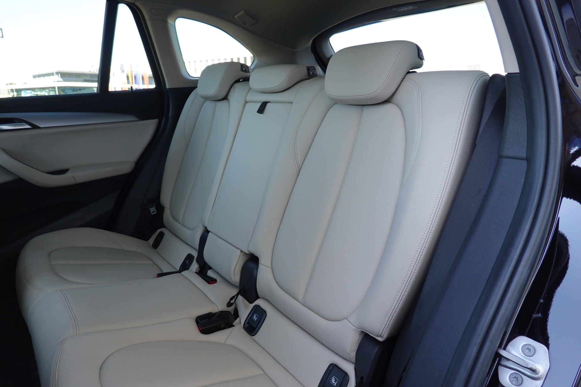BMW X1 XDRIVE -20i - "ESSENTIAL EDITION" - STEPTRONIC - 178 PS-image-15