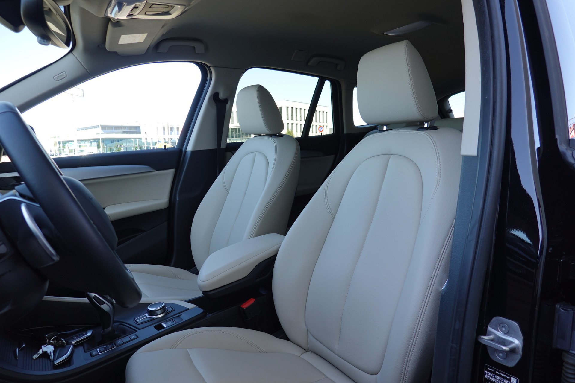 BMW X1 XDRIVE -20i - "ESSENTIAL EDITION" - STEPTRONIC - 178 PS-image-14
