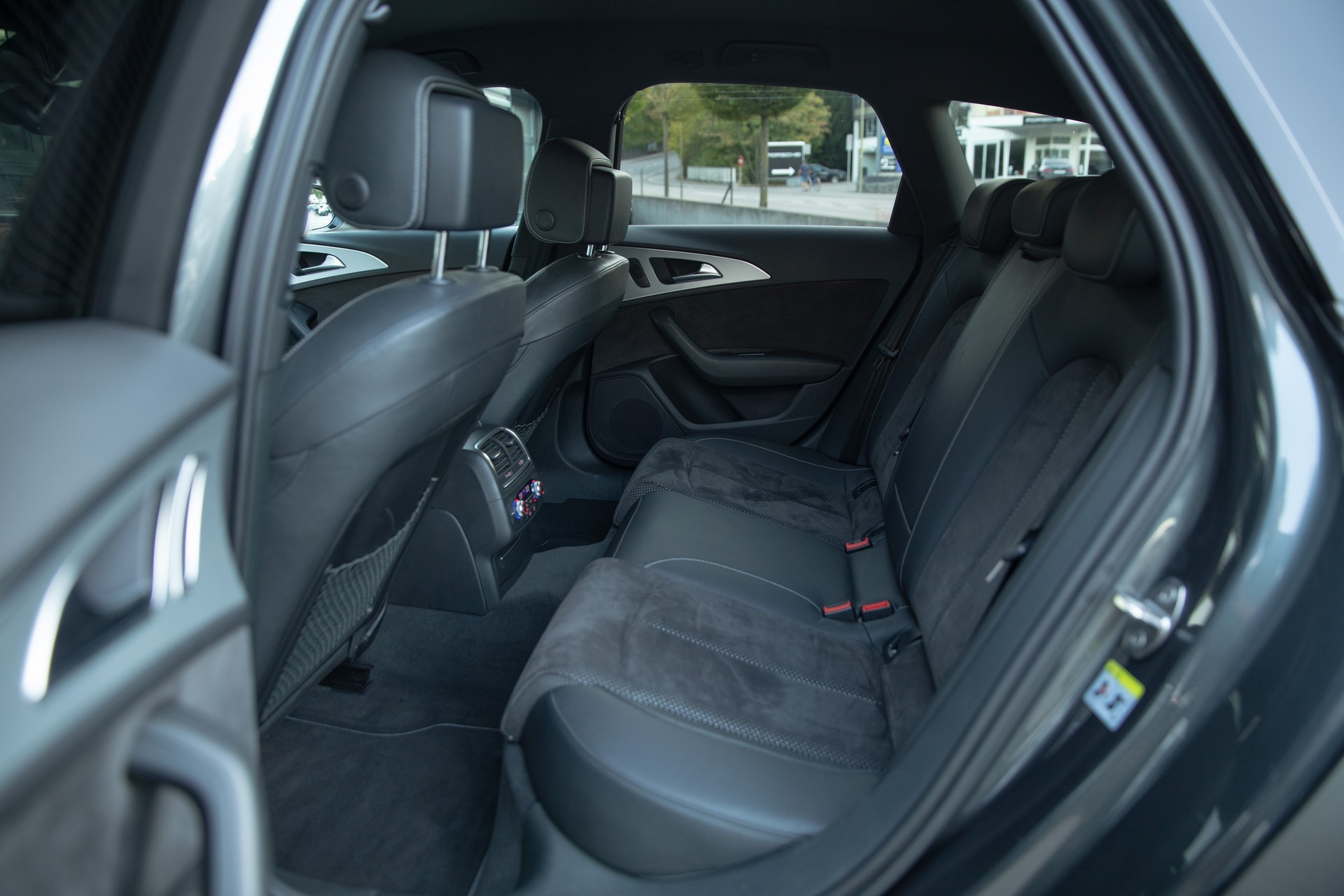 AUDI A6 Avant 2.0 TDI quattro S-tronic-image-8