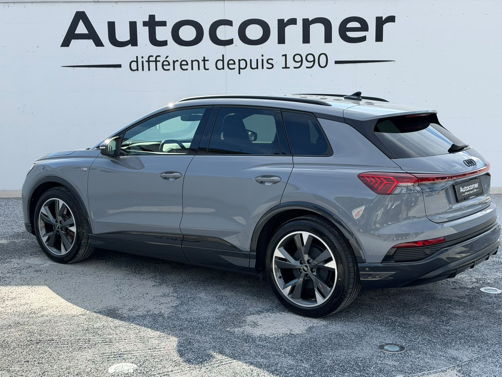 AUDI Q4 e-tron 50 quattro-showroom-element-3