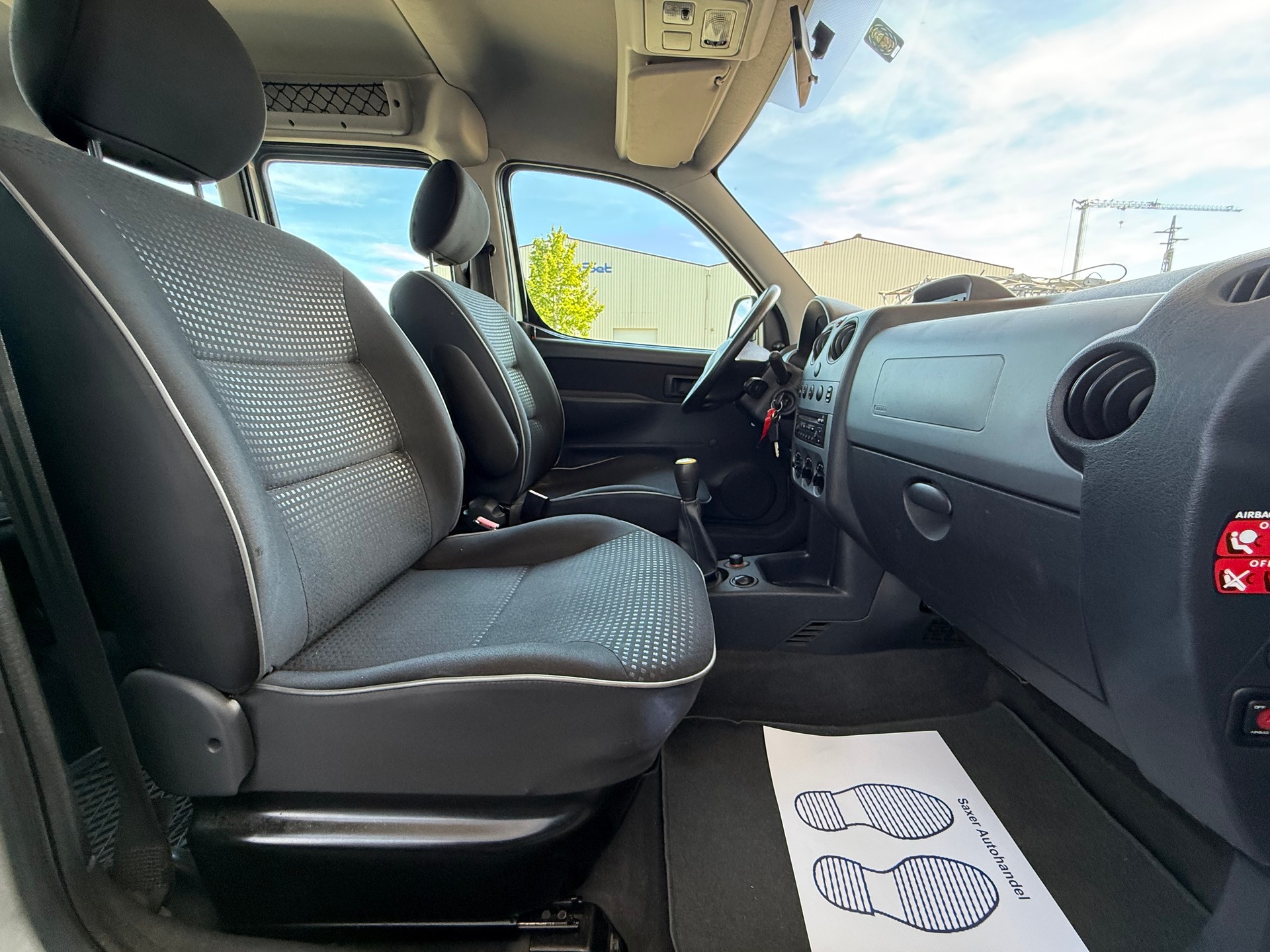 PEUGEOT Partner 1.6 XT Plus-image-7