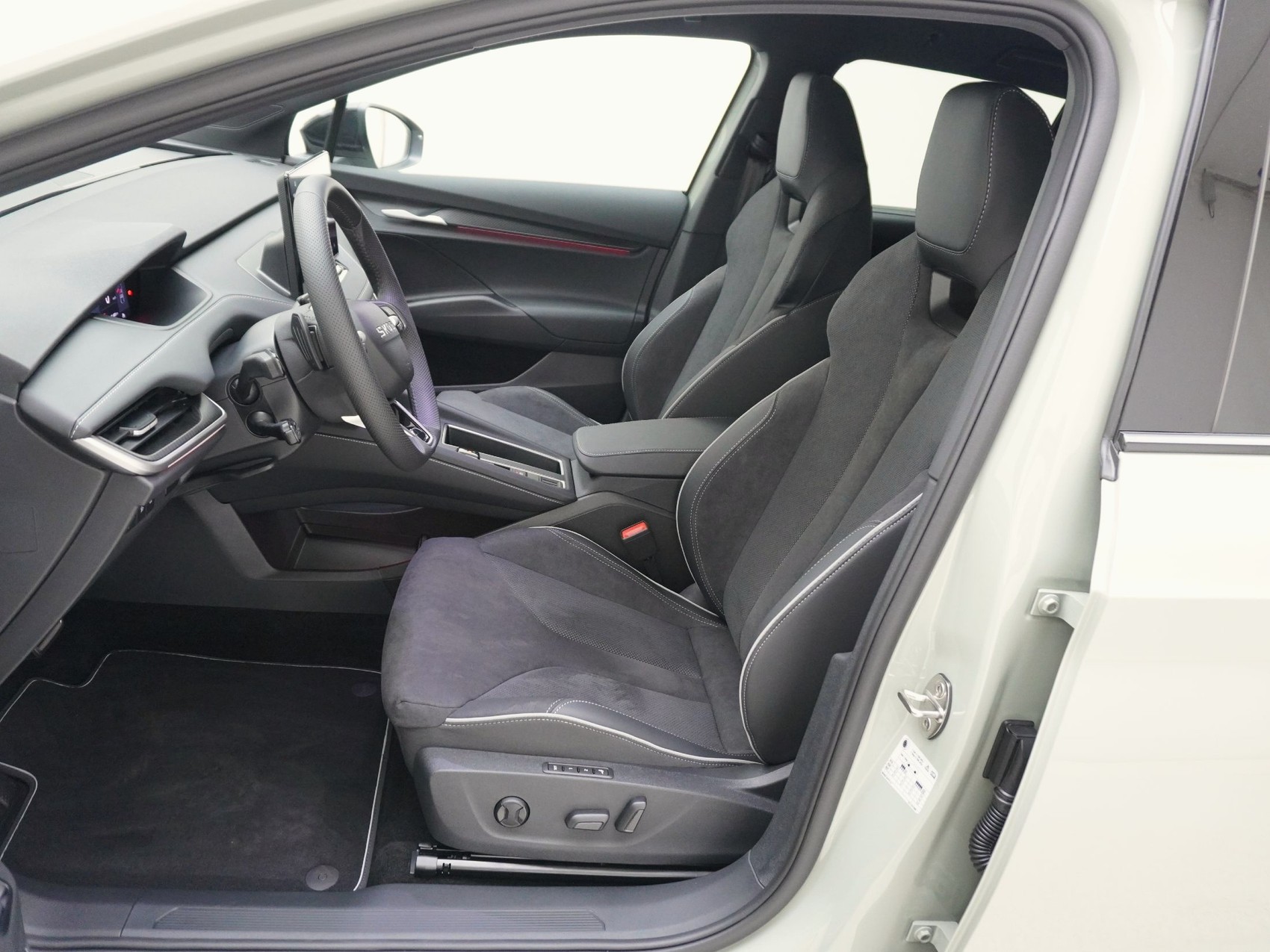 SKODA Elroq 85x SportLine Advanced 4x4-image-10