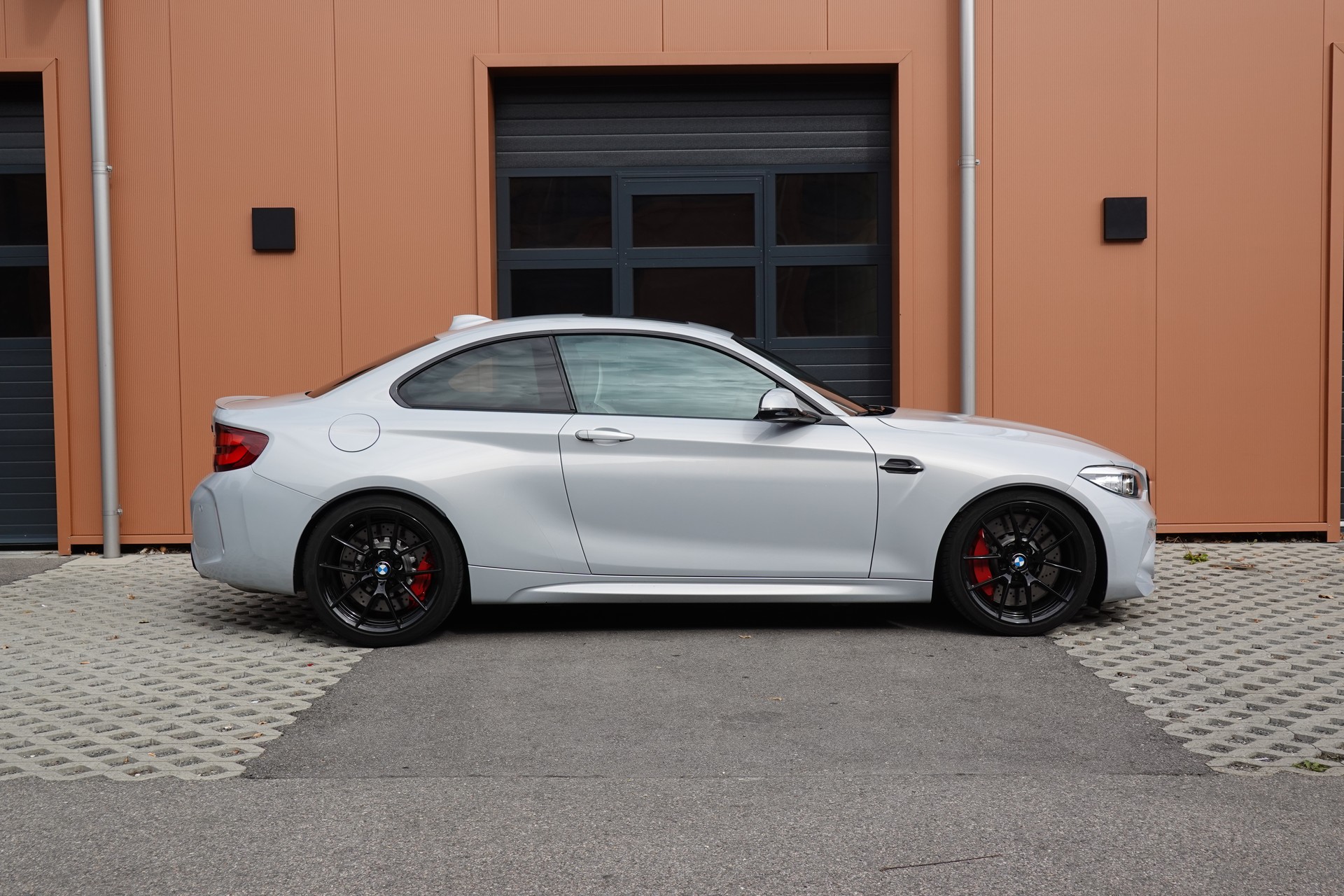 BMW M2 Competition Drivelogic Special Edition 1/120 - "Toit Ouvrant * Jantes CS * Harman Kardon * Sièges Sport Mém * Gros freins"-showroom-element-3