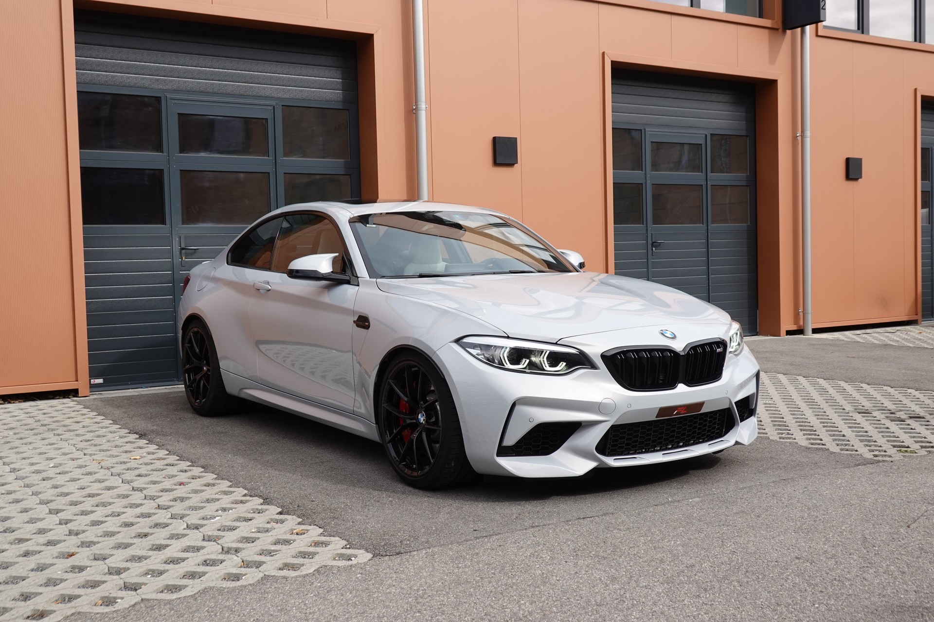 BMW M2 Competition Drivelogic Special Edition 1/120 - "Toit Ouvrant * Jantes CS * Harman Kardon * Sièges Sport Mém * Gros freins"-showroom-element-2
