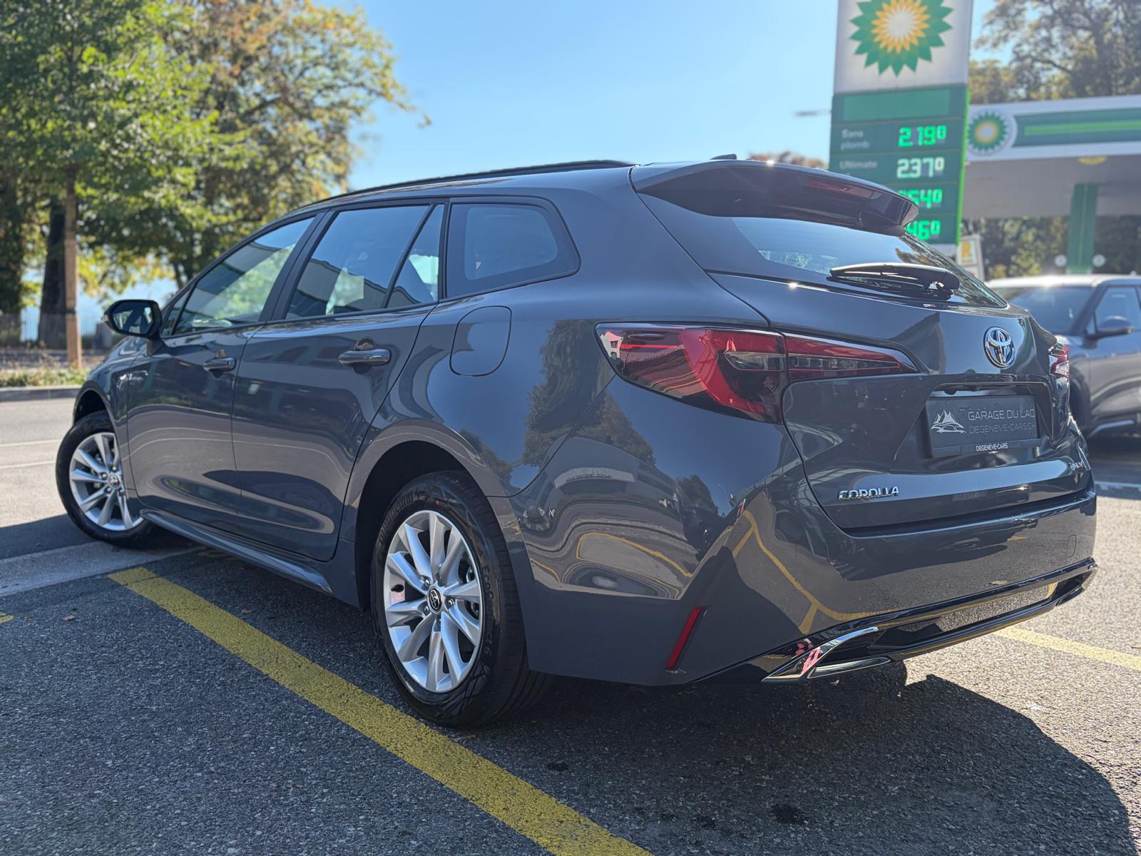 TOYOTA Corolla Touring Sports 1.8 HSD Comfort e-CVT-showroom-element-2