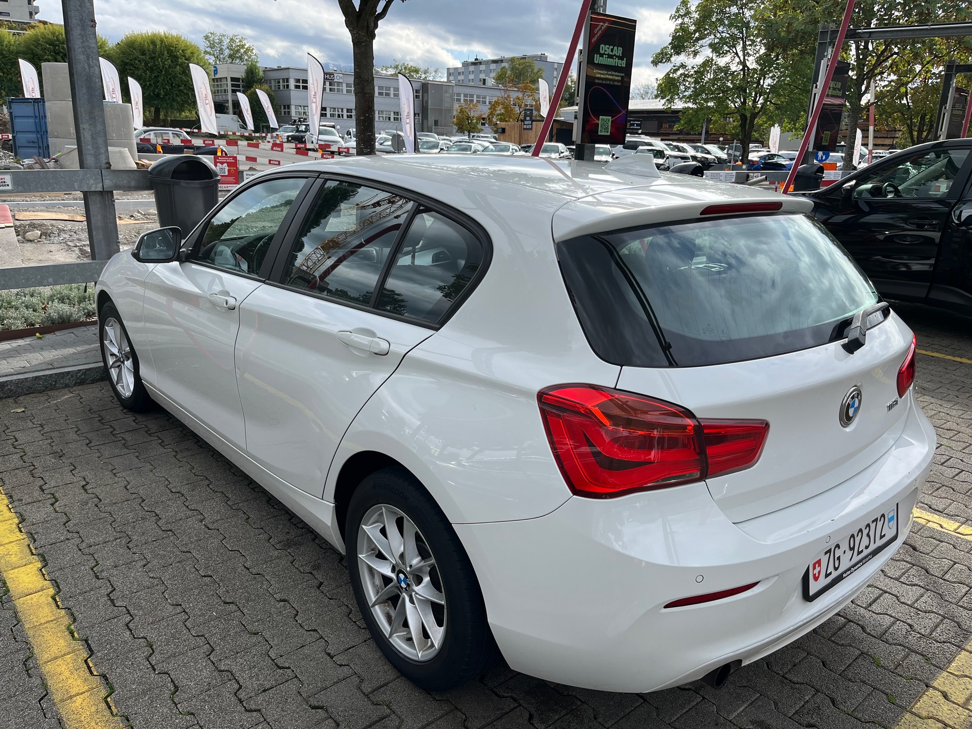BMW 118i-image-1