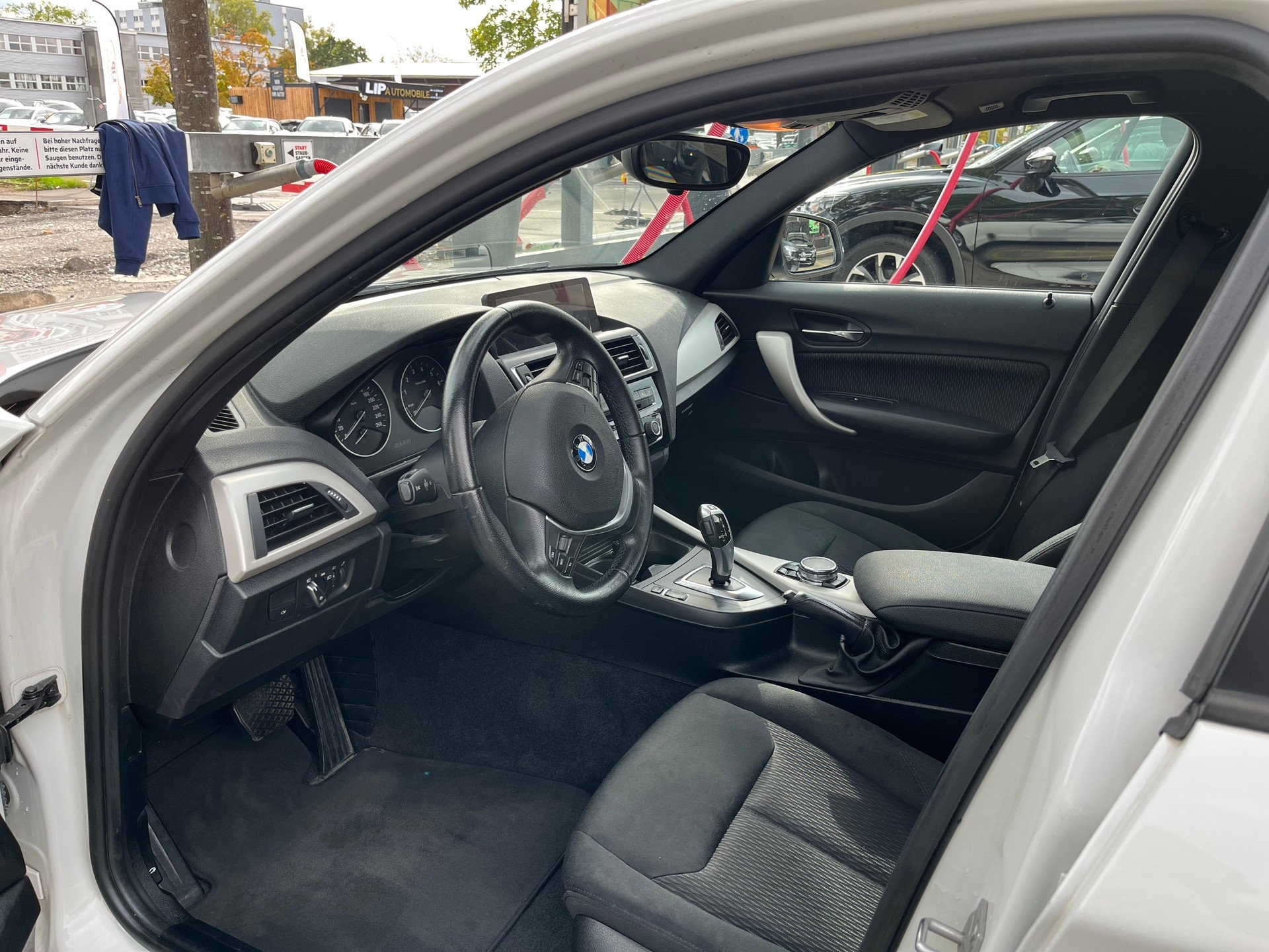 BMW 118i-image-3